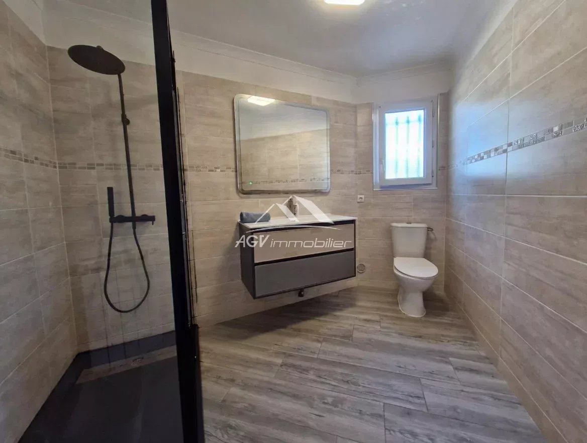 A Alès, maison 165 m², avec piscine garage, abris voiture et terrain de pétanque sur 1161 m² de terrain