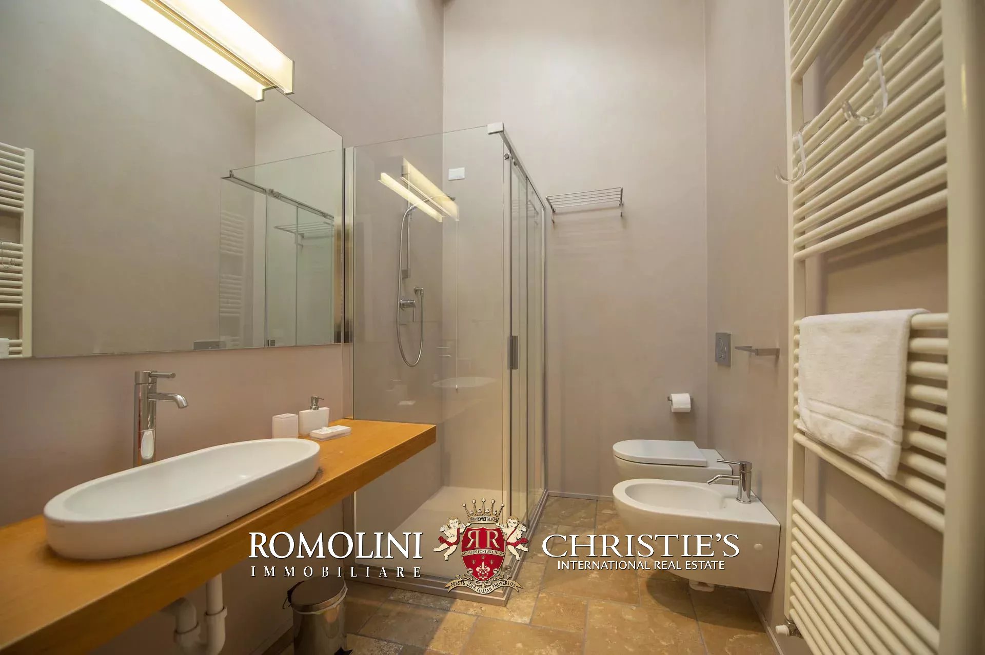 11 Bedroom Vineyard's Image 90