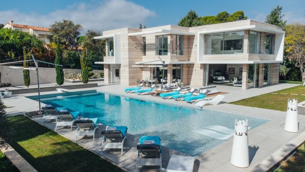 Modern Luxury Villa for Sale in Cap d'Antibes | Family Estate — photo 1