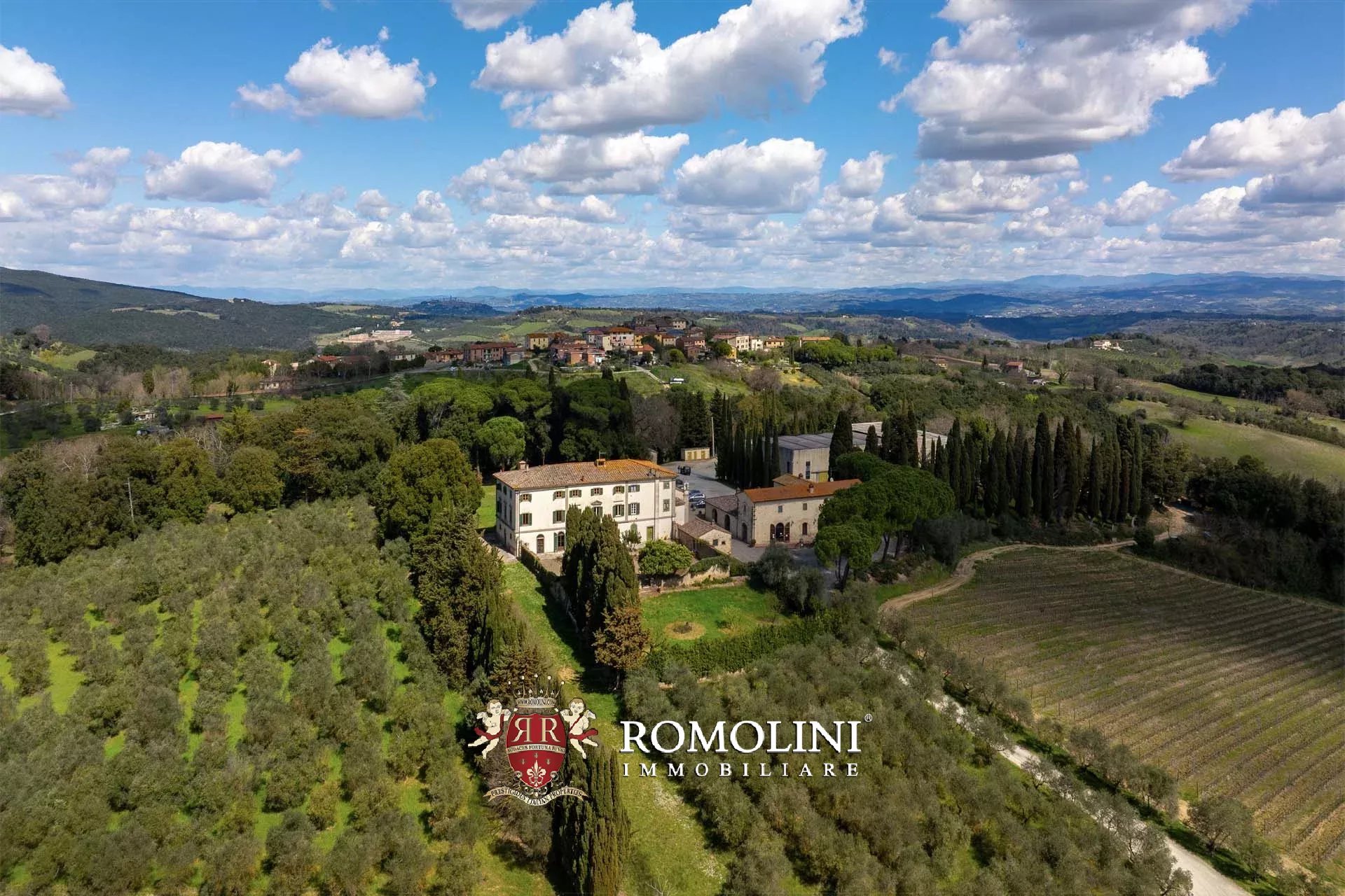 35 Bedroom Vineyard's Image 3