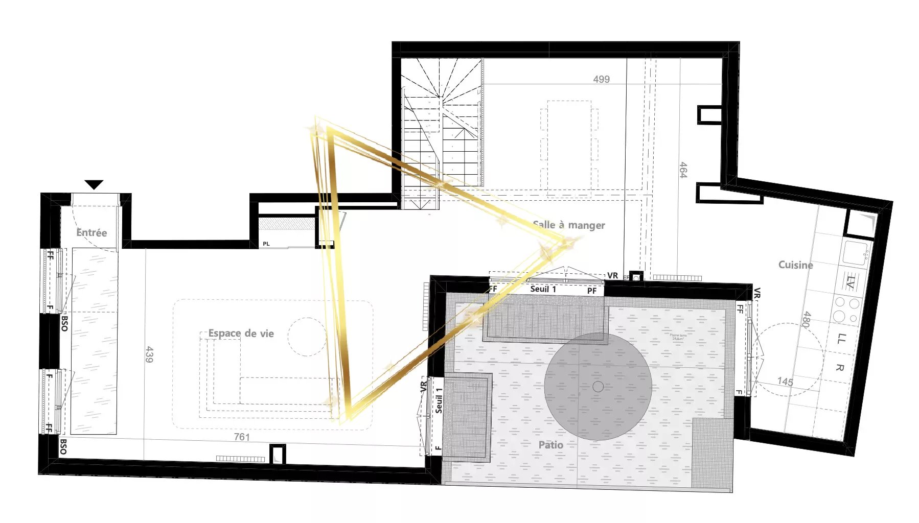 Triplex lumineux de 195,75 m² avec spa, patio et terrasse.