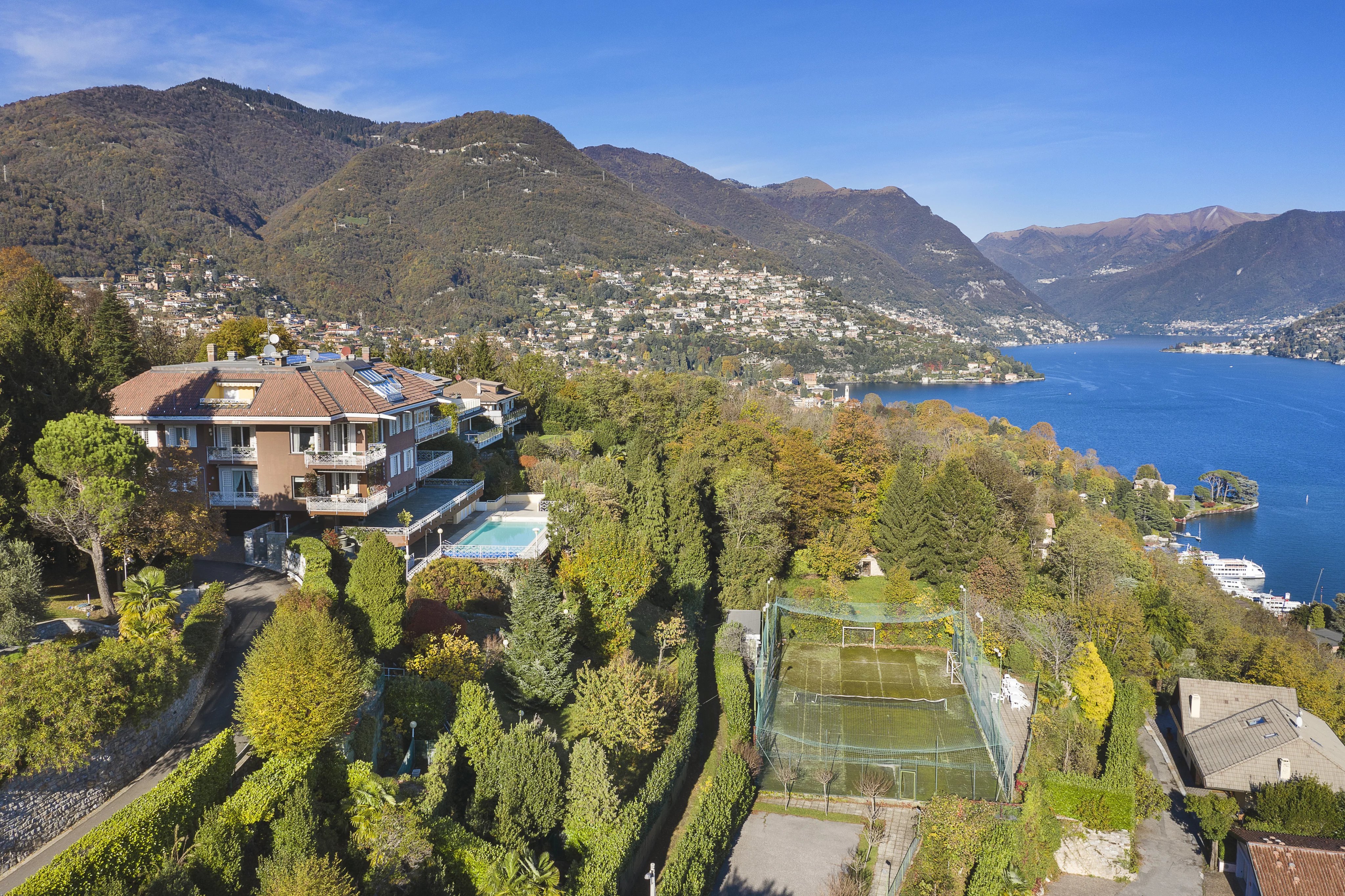 Multi-room apartment in prestigious building, with swimming pool, Lake Como - picture 14 title=