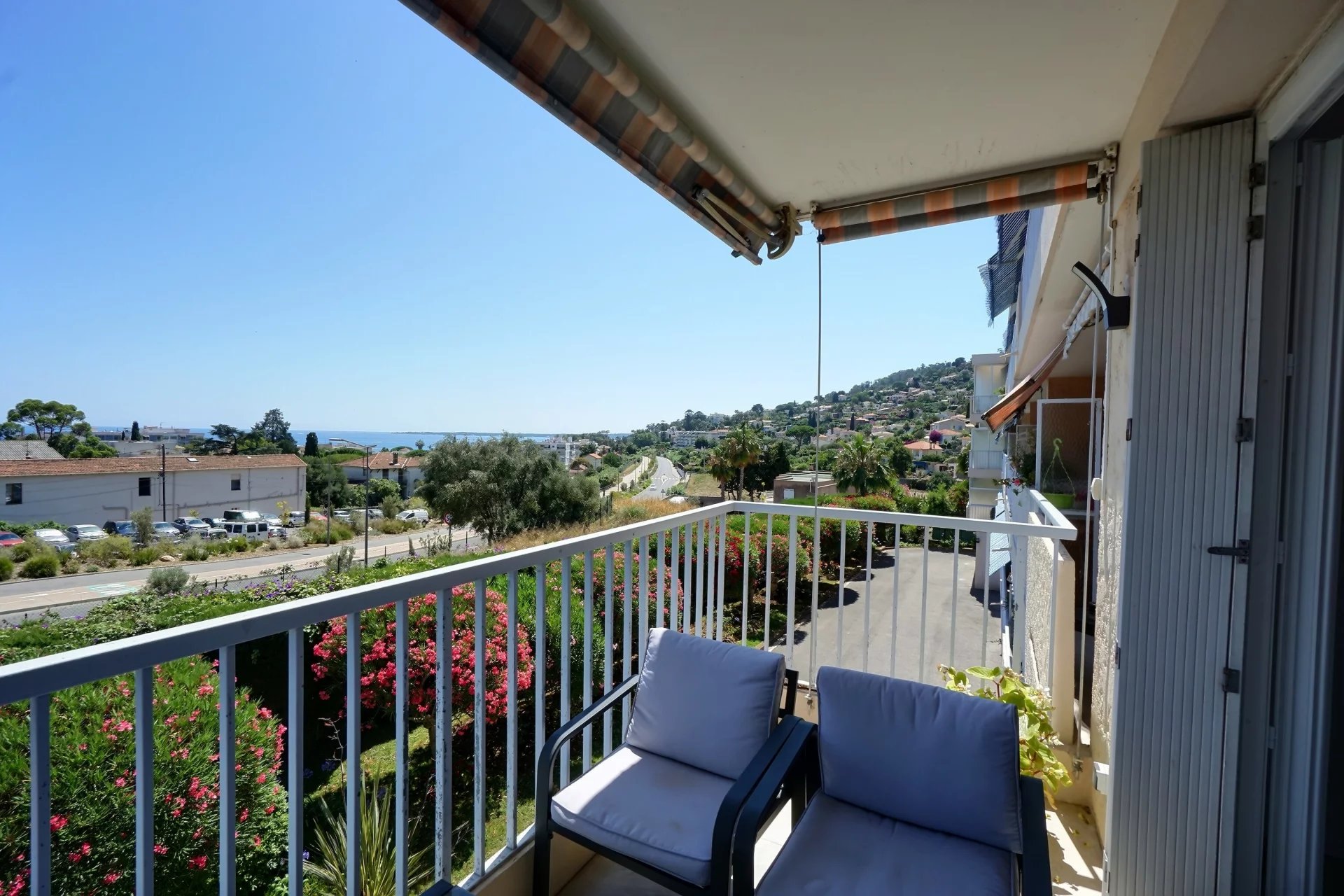 Appartement à vendre à Golfe-Juan - Aperçu mer, entièrement rénové