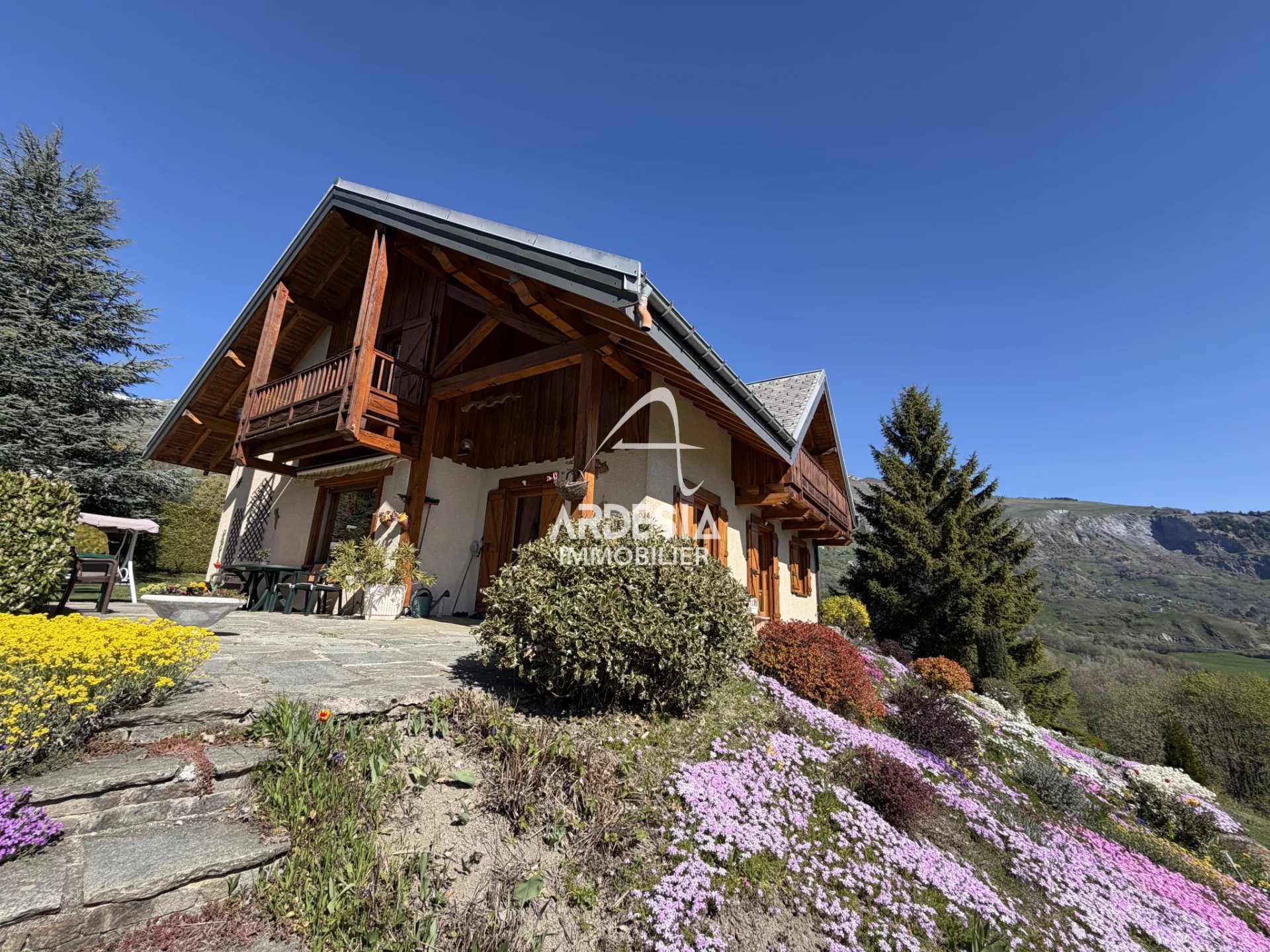 Maison familiale avec terrain constructible   cadre exceptio
