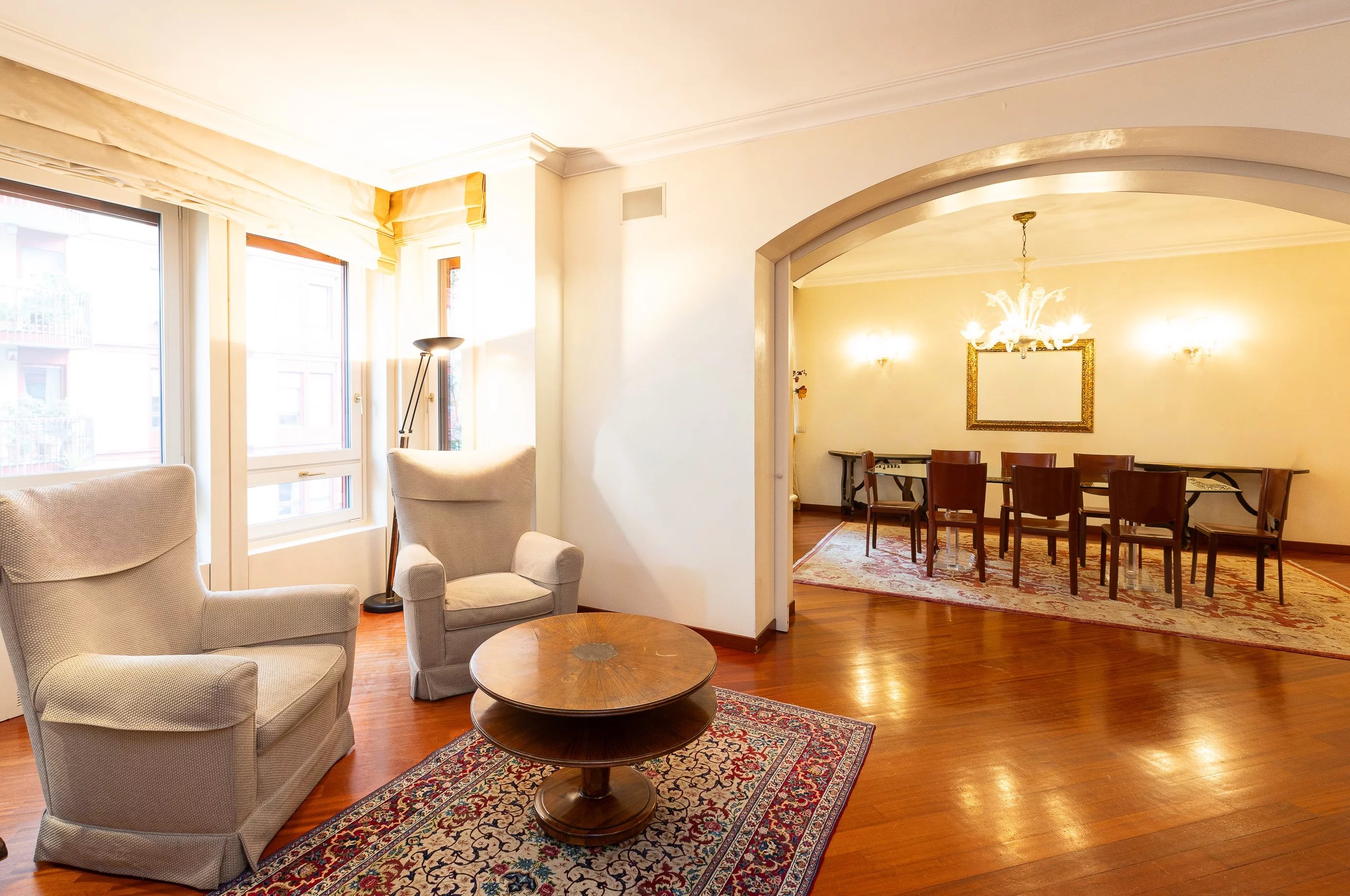 ELEGANT APARTMENT WITH REFINED DETAILS IN BUONARROTI AREA