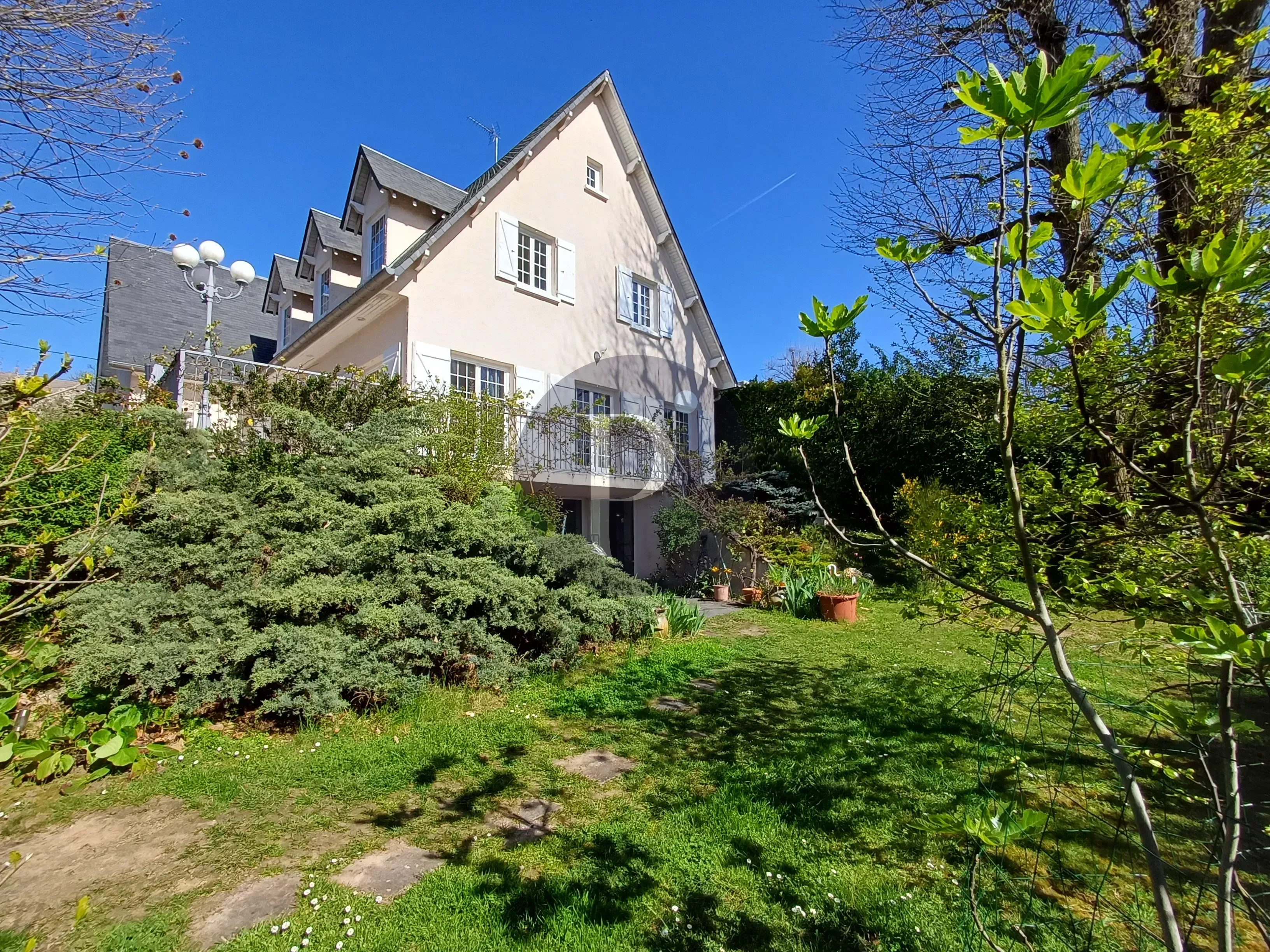 vente-maison-8-pieces-verrieres-le-buisson-85103086