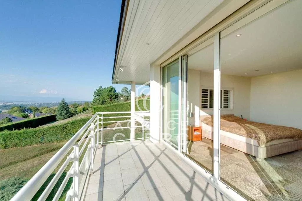 5 Bedroom Villa/Townhouse's Image 4