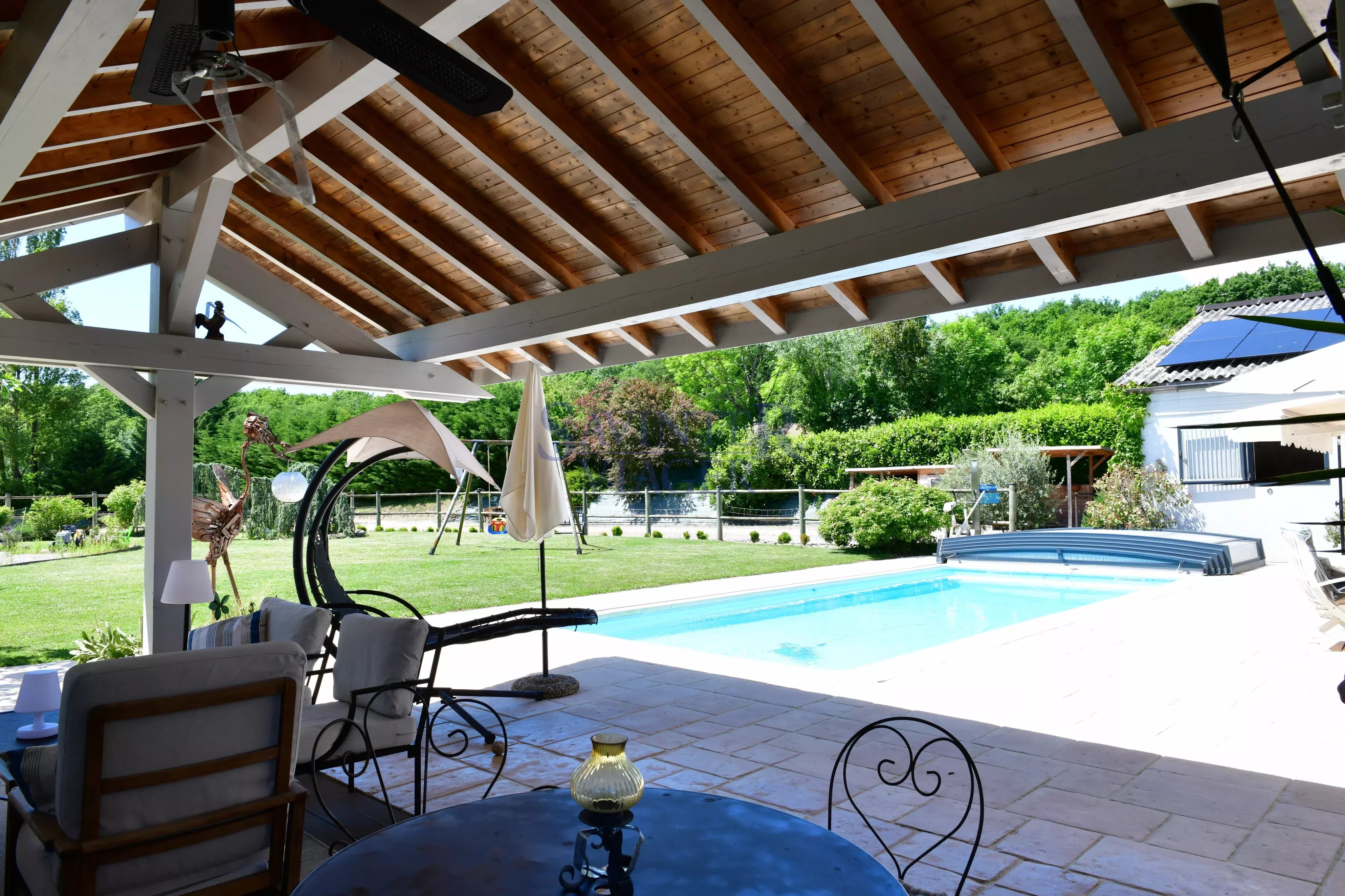Demeure atypique avec installations équestres – Terrain de 16 832 m²