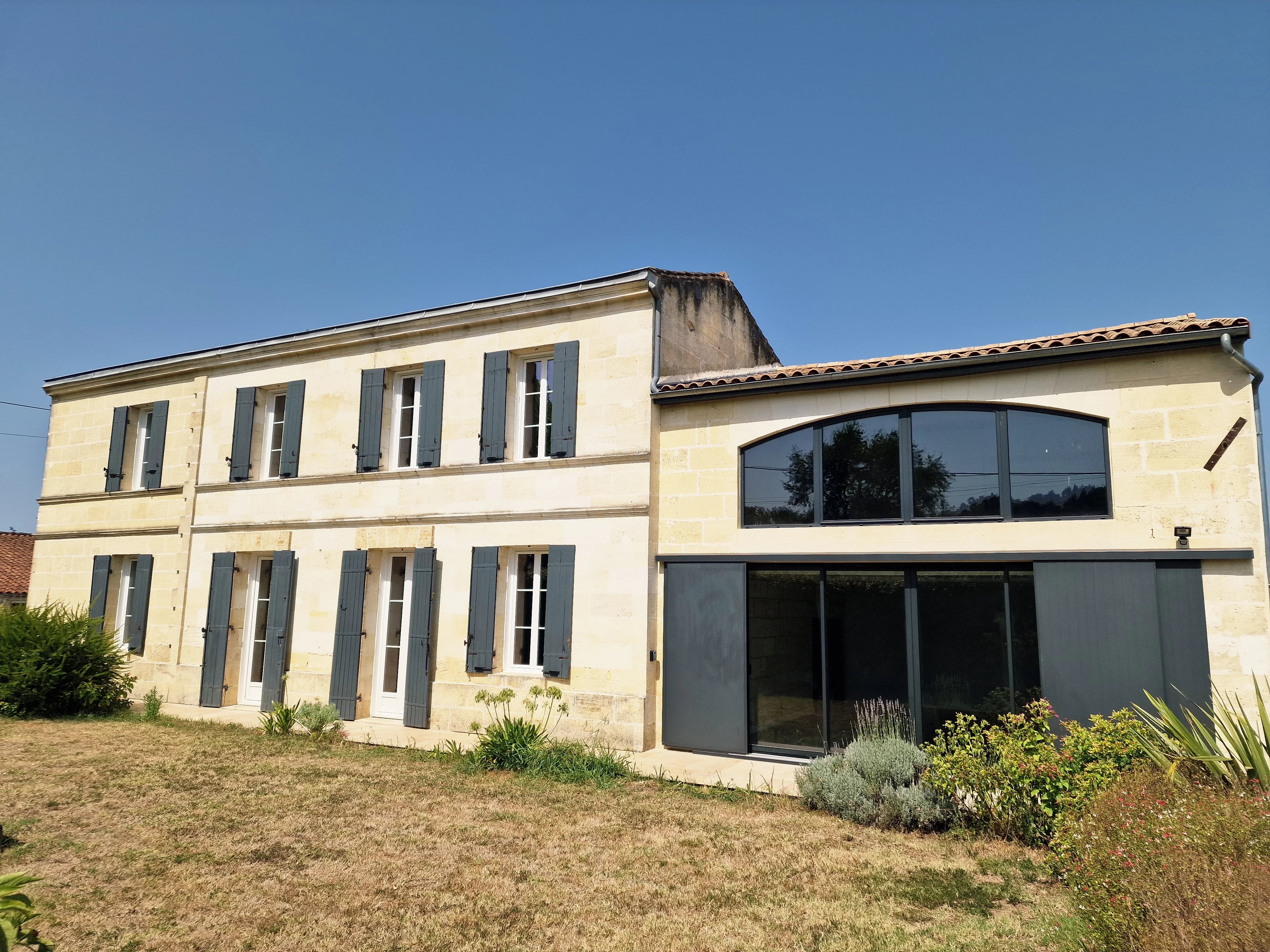 House in Izon - view 1