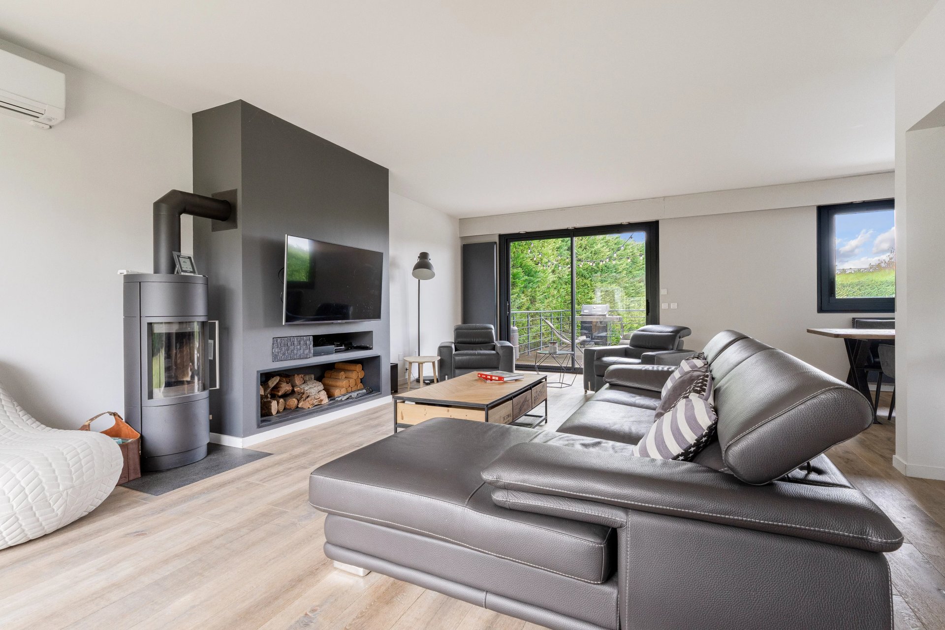 4 Bedroom Villa/Townhouse's Image 3