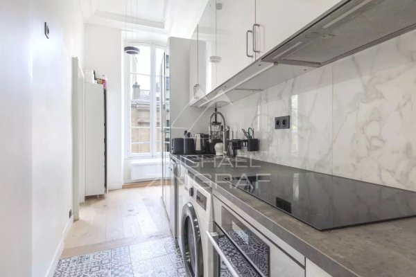 Elegant Haussmannian Family Apartment for Sale in Paris, France — photo 5