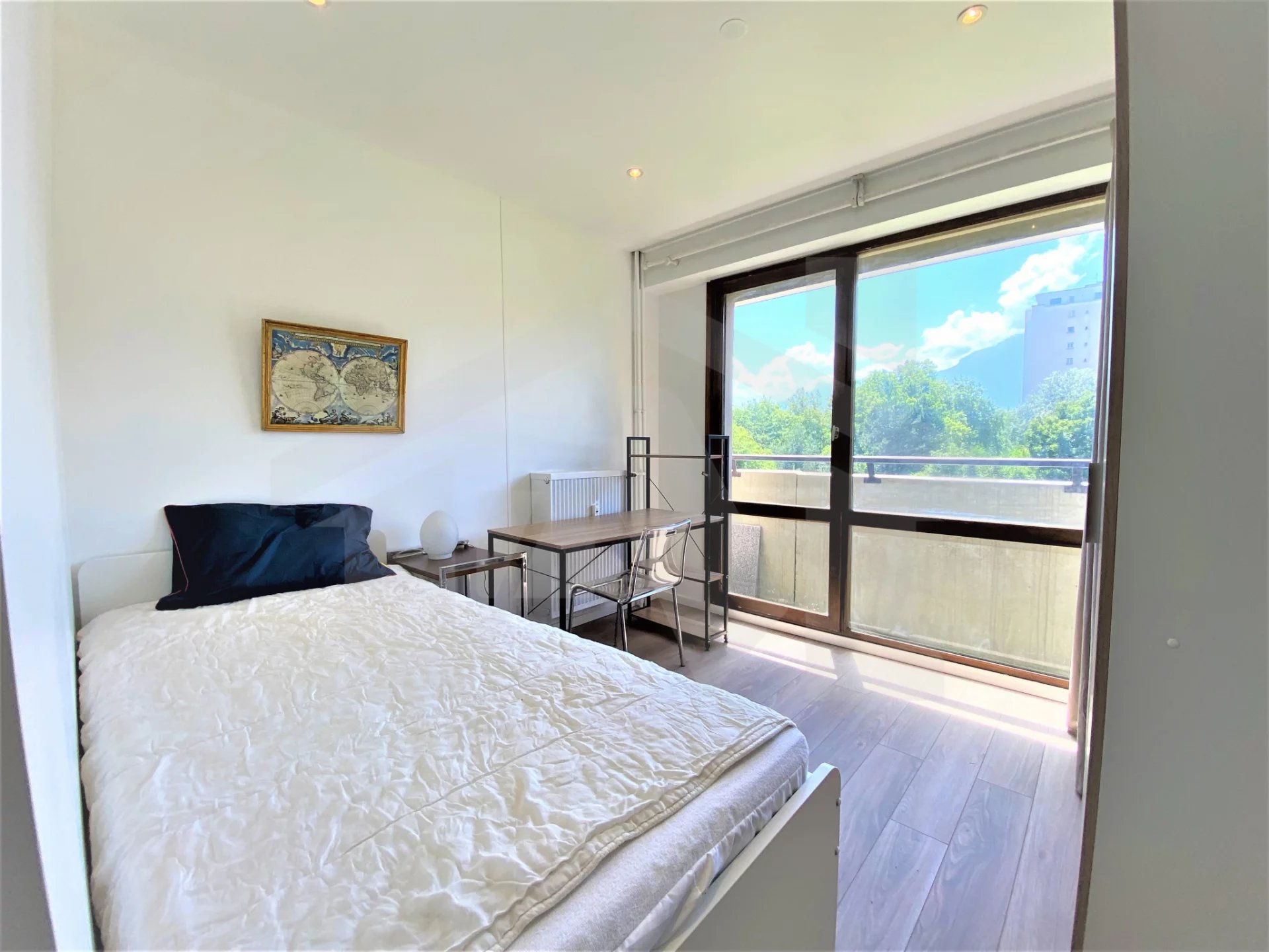 12 PLACE JEAN MOULIN - 6P+C MEUBLE 1ER ETAGE
