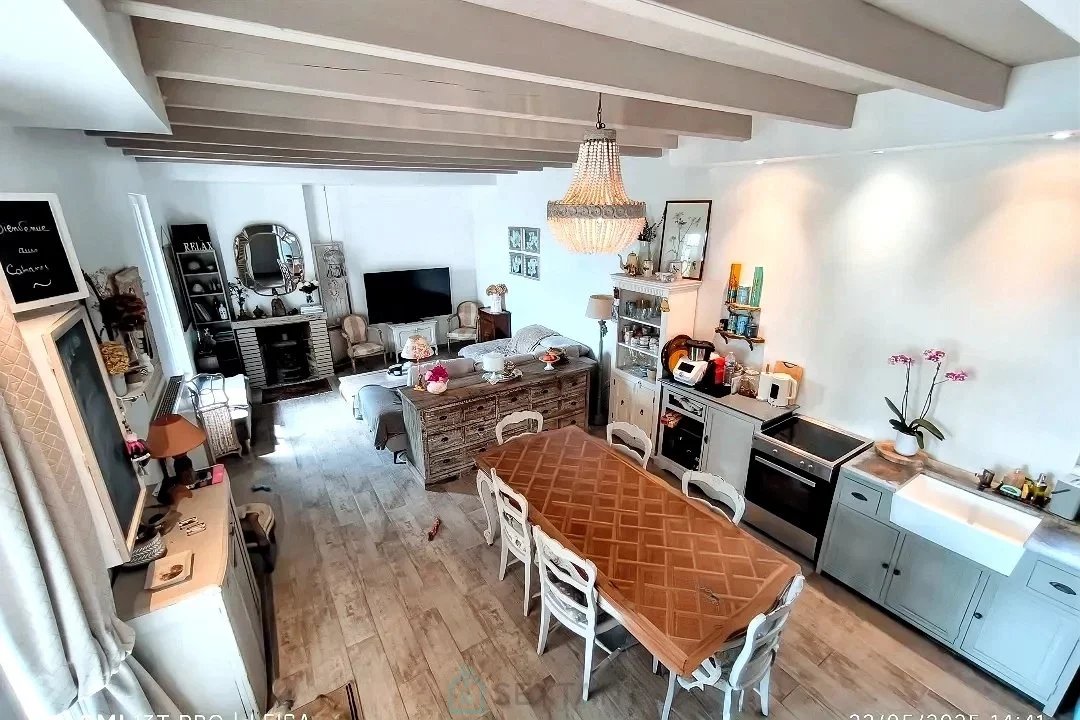 AU CALME, A  5 MIN DE LA ZONE COMMERCIALE, MAISON DE CHARME AVEC PISCINE