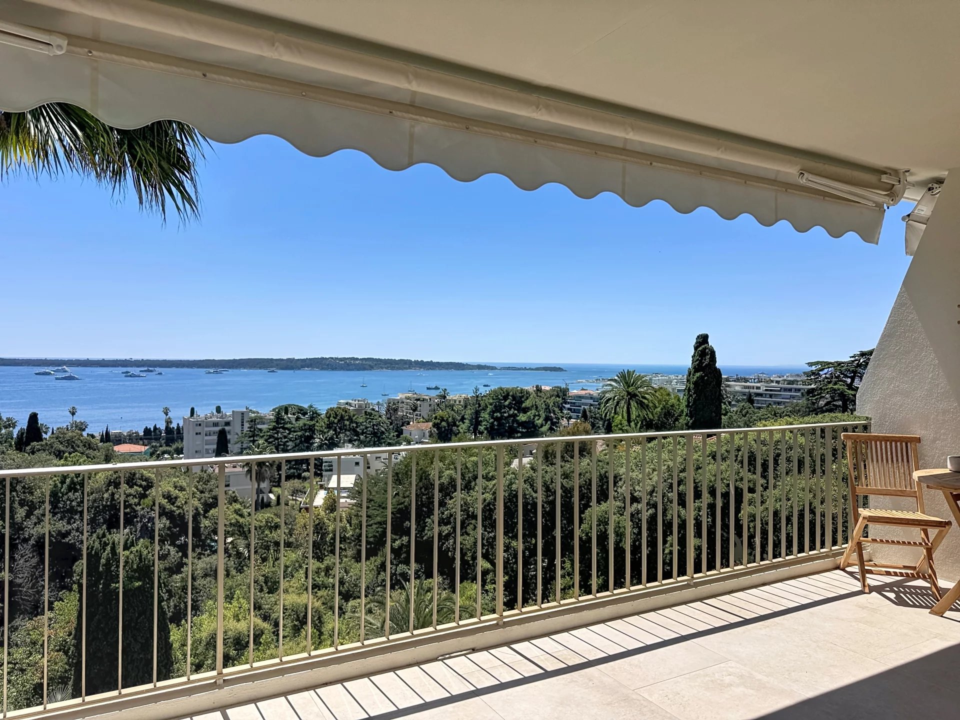 Modern 1-Bedroom Apartment with Panoramic Sea Views