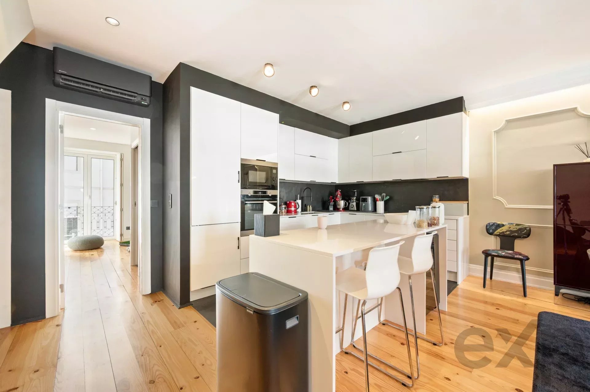 Elegant T2 + 1 Penthouse in Downtown Lisbon 86935832 image 3
