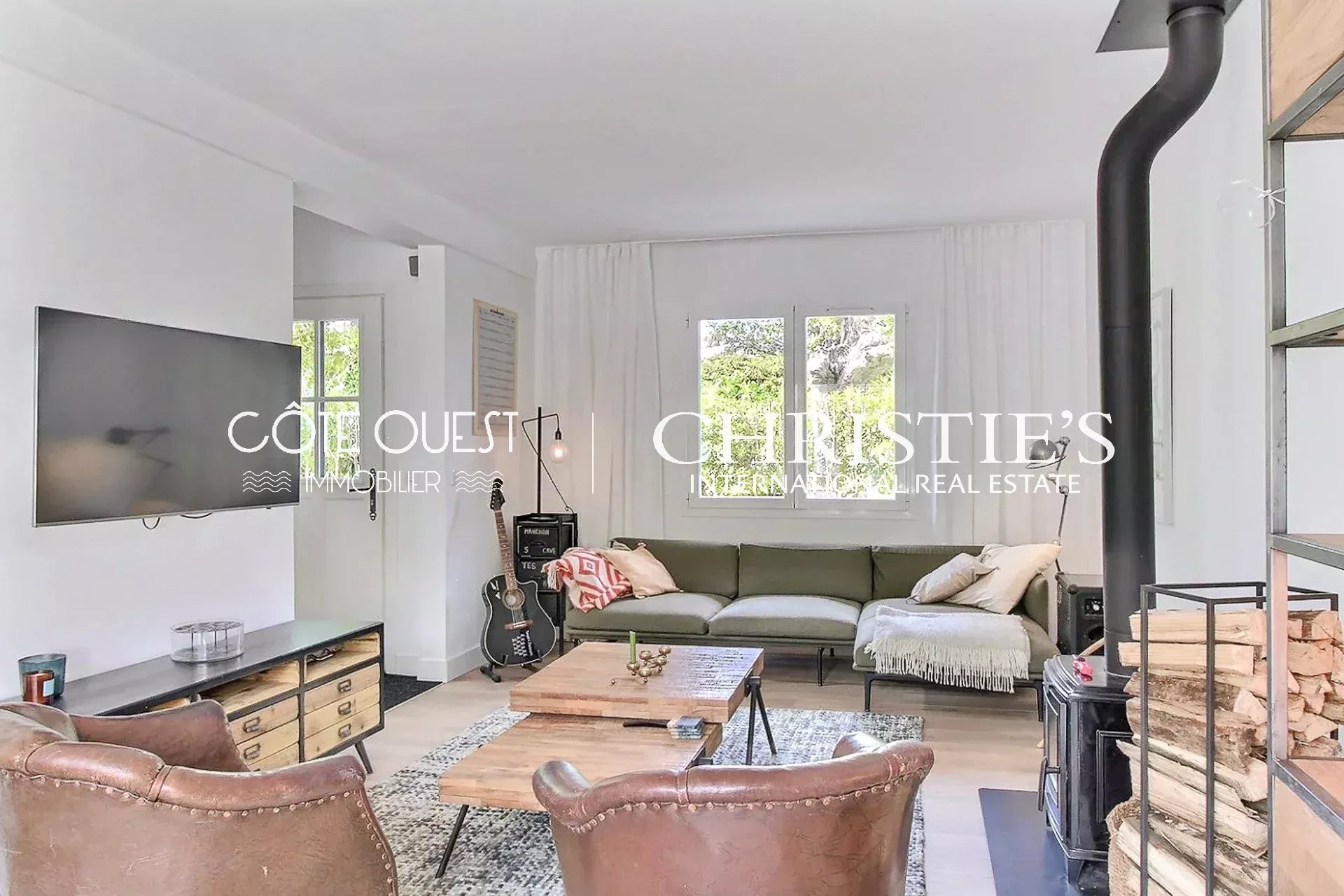 5 Bedroom Villa/Townhouse's Image 3