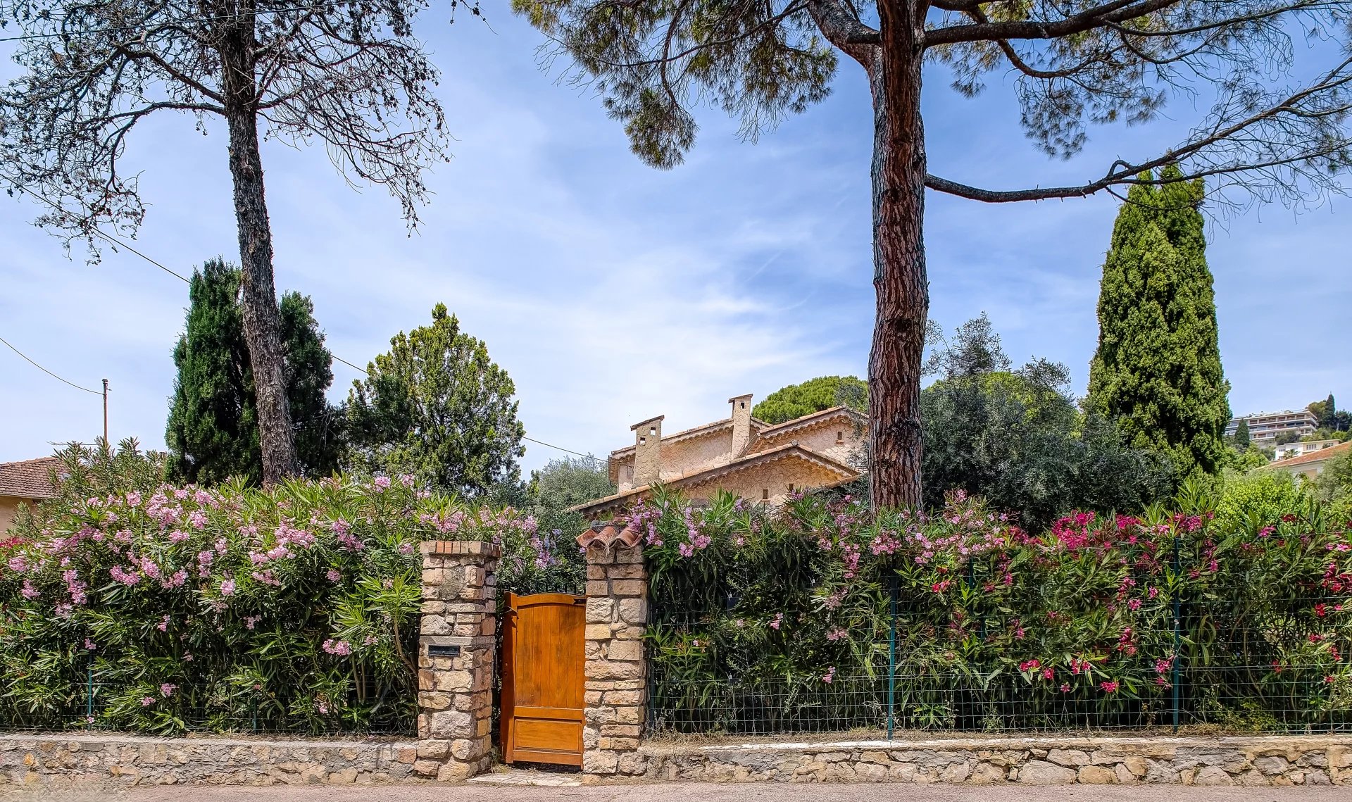 Villa Le Cannet proche Mairie à rénover, Très calme.