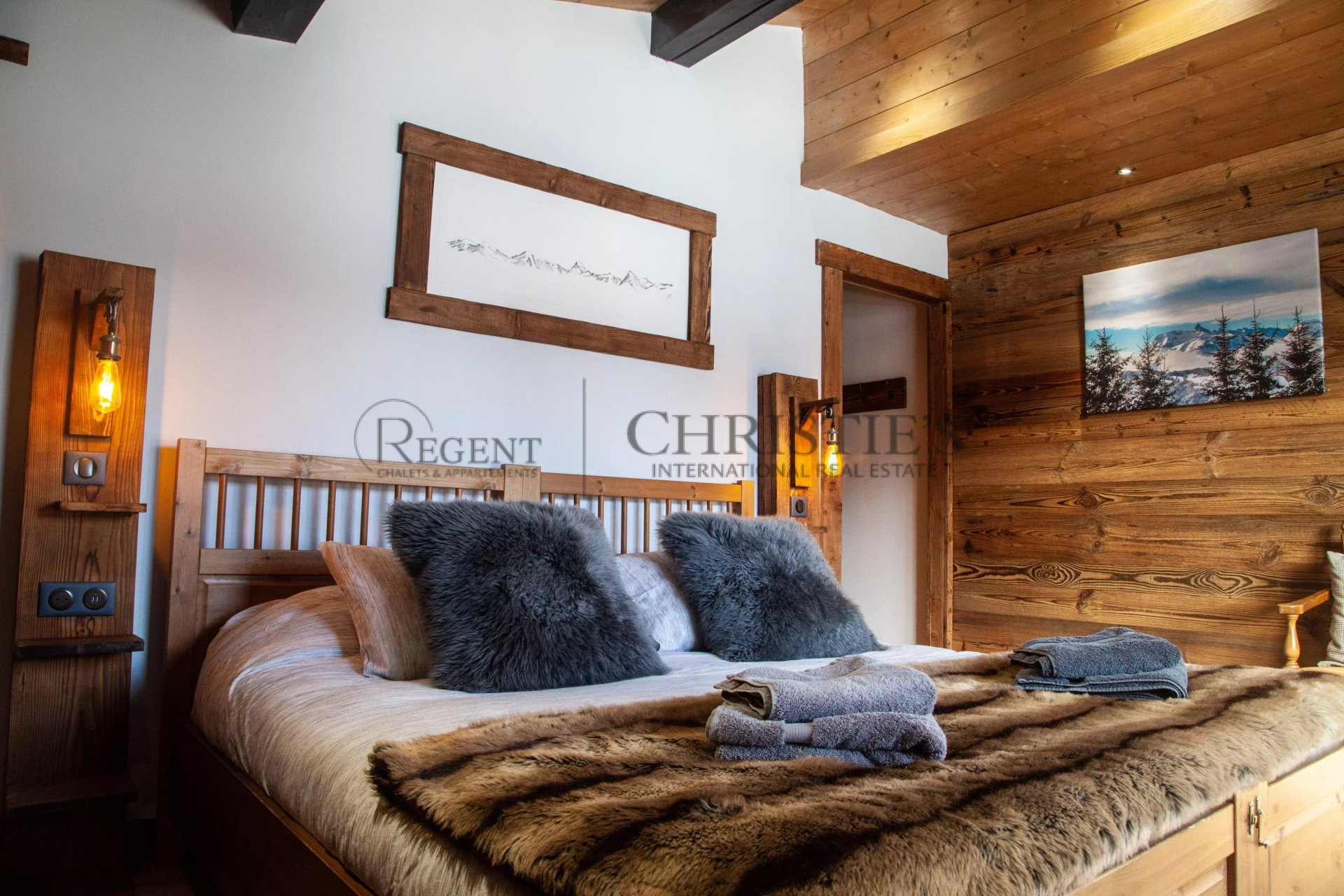 10 Bedroom Villa/Townhouse's Image 16