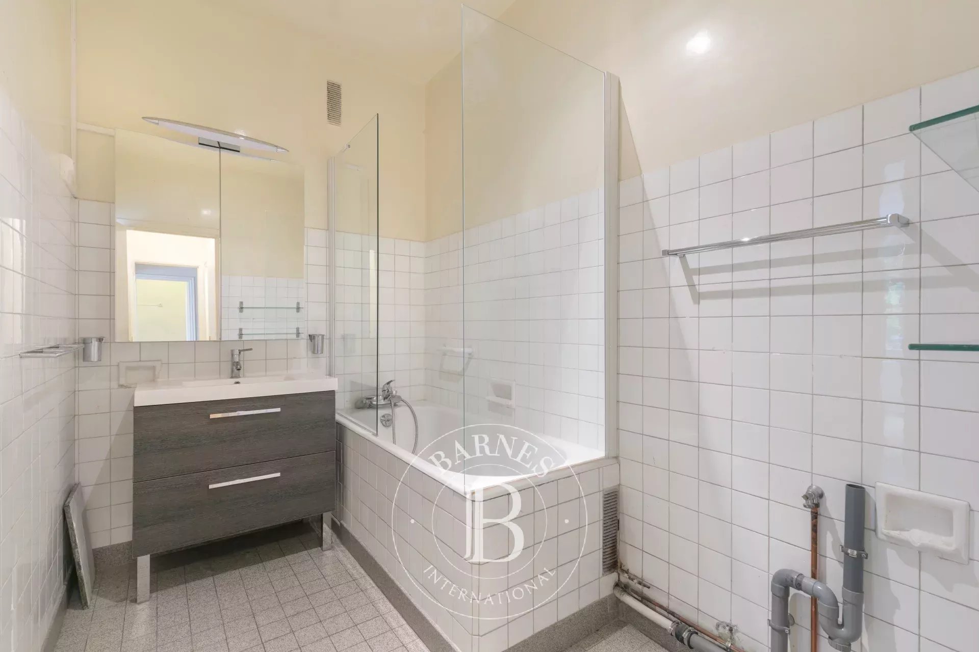 Neuilly-Pasteur -  1-bed apartment - Bright - Clear views over verdant surroundings - picture 6