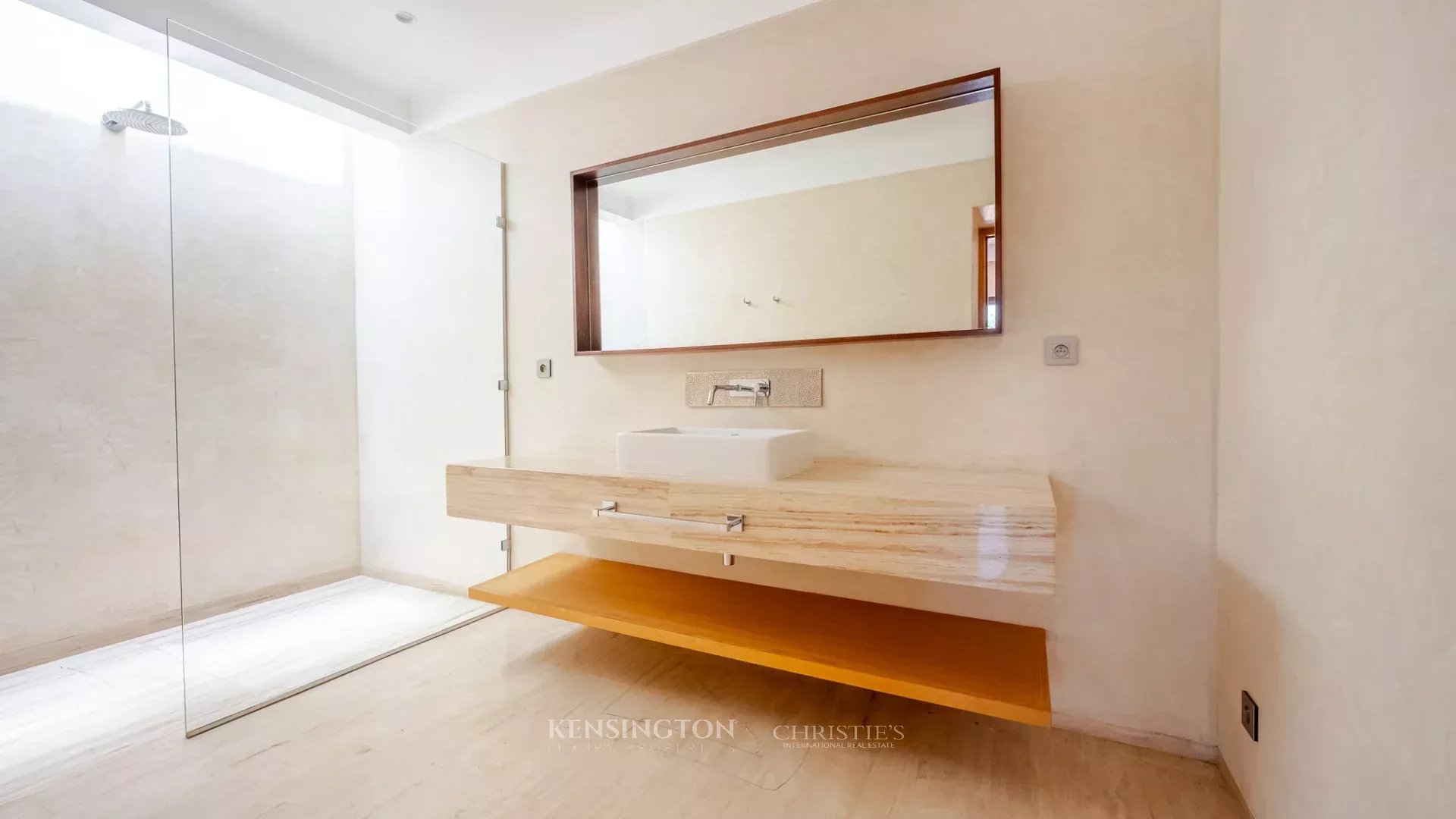 6 Bedroom Villa/Townhouse's Image 7