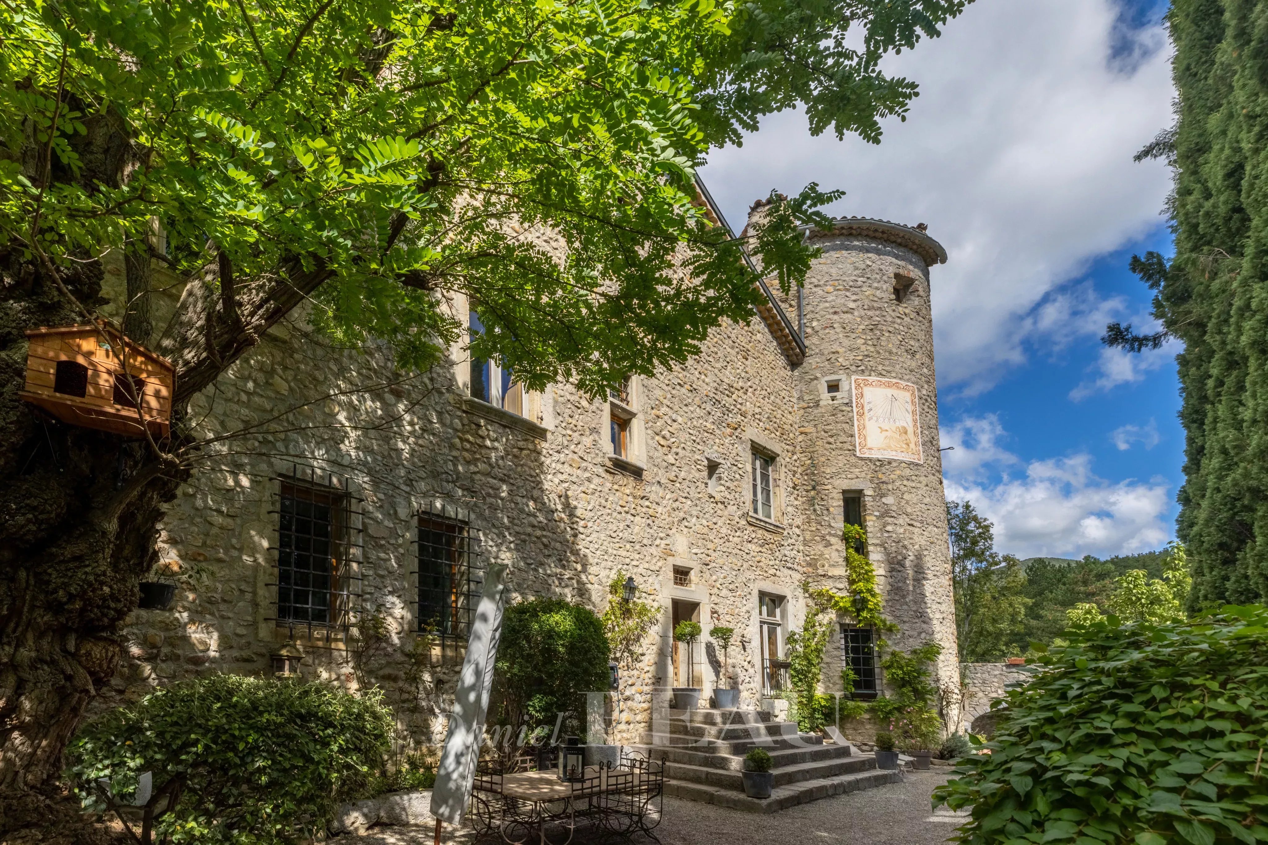 Aspres sur Buech – A  15th century château with annexes