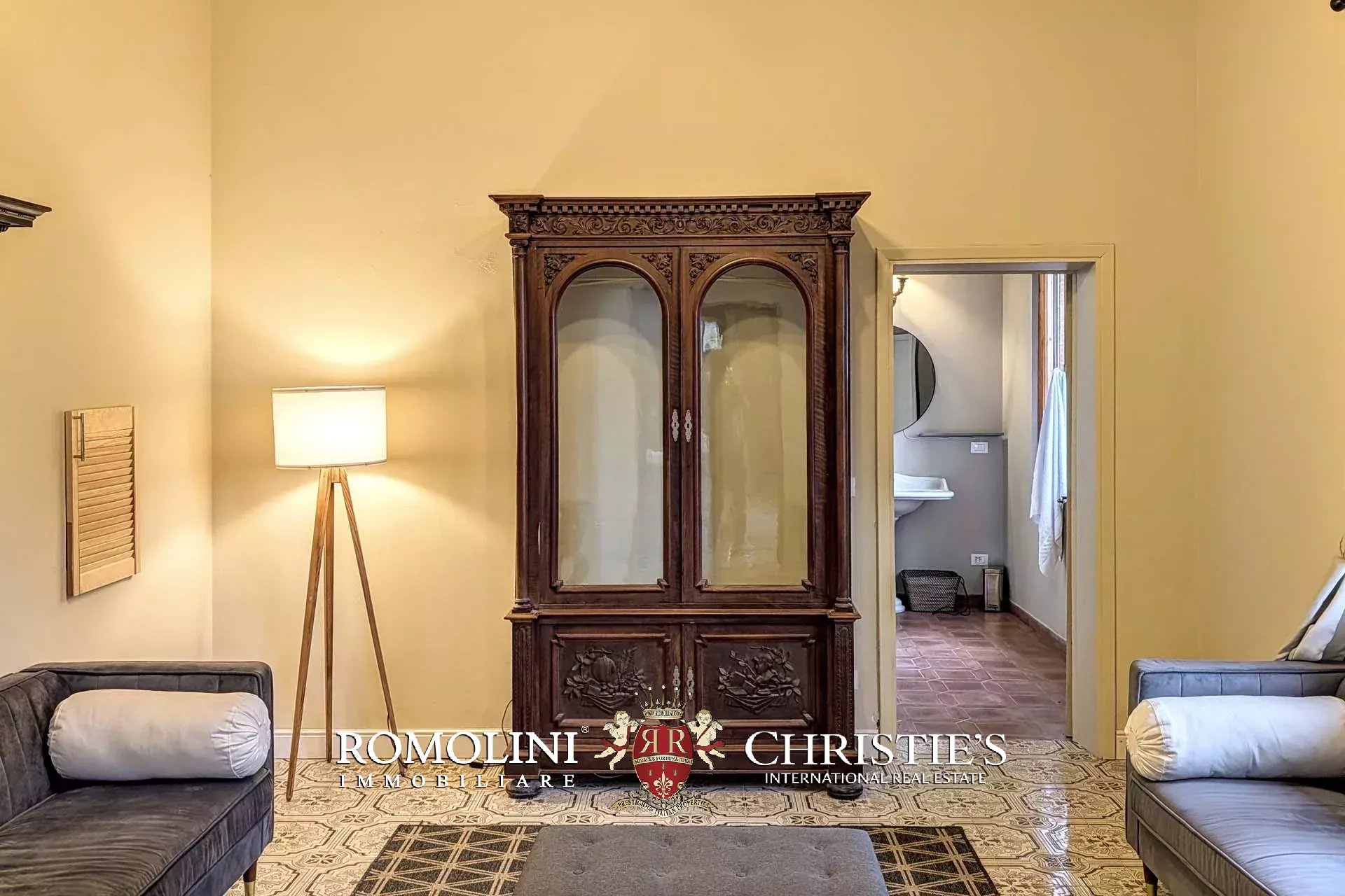 6 Bedroom Villa/Townhouse's Image 25