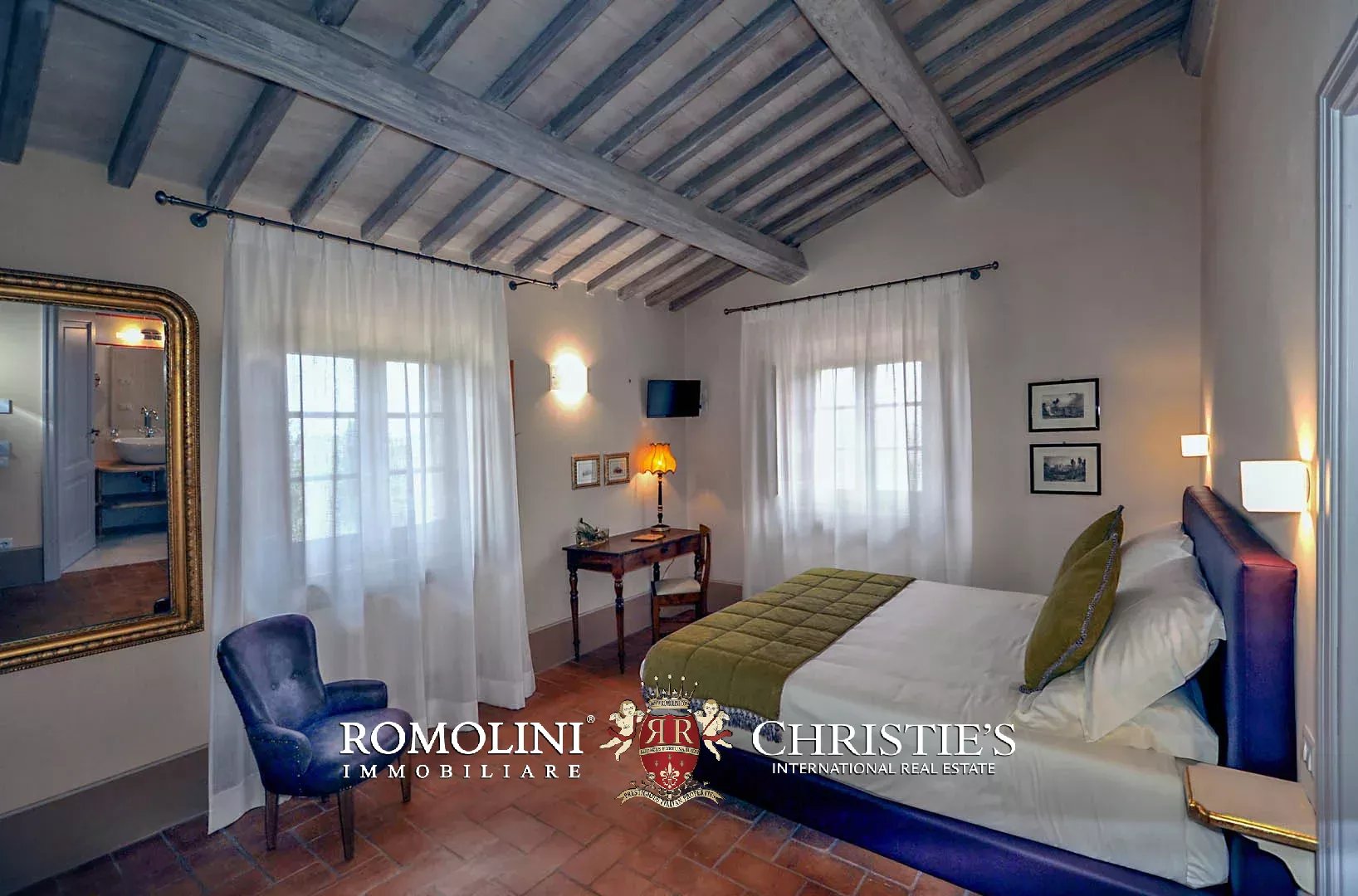 15 Bedroom Vineyard's Image 42