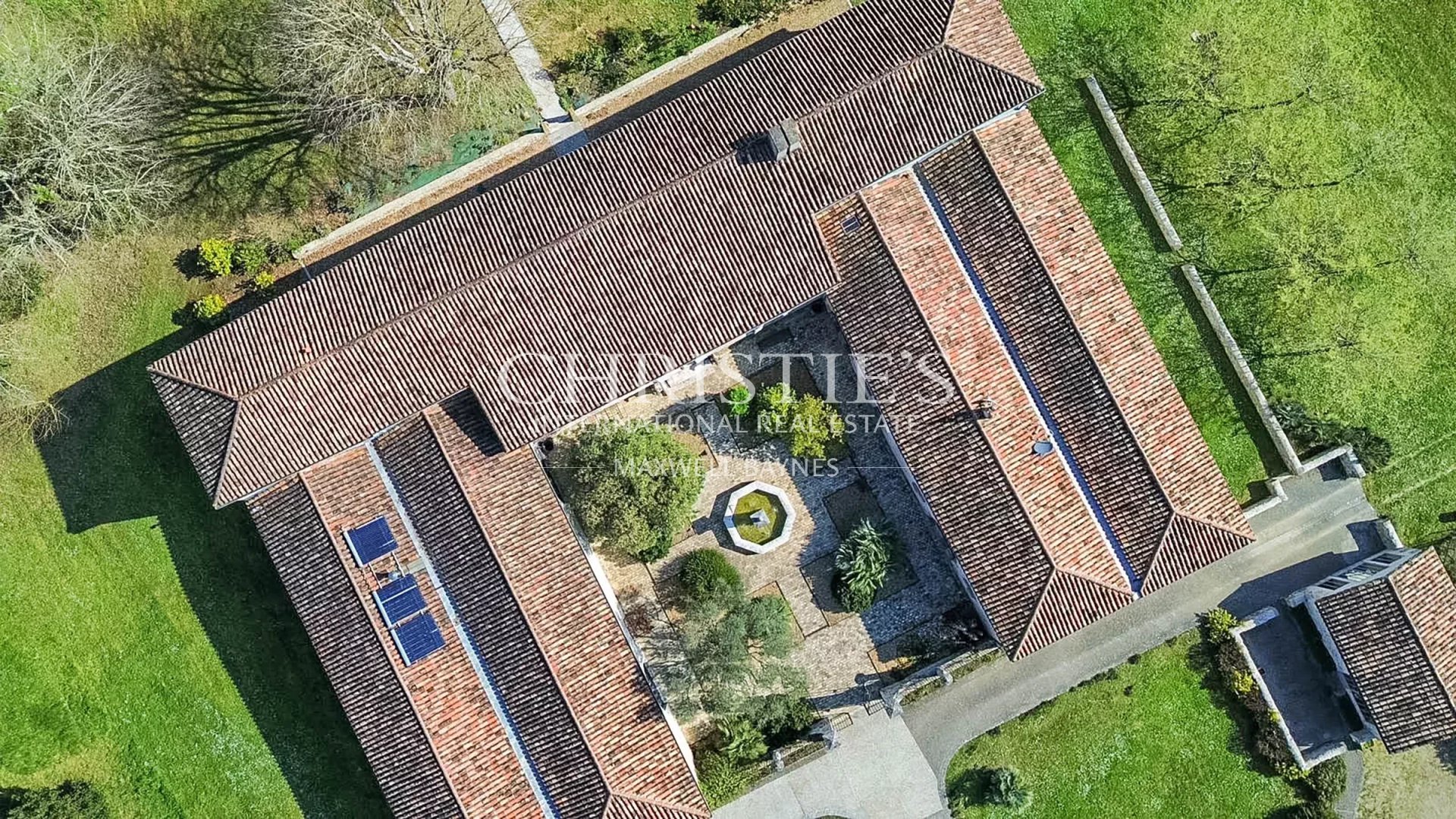 10 Bedroom Villa/Townhouse's Image 15