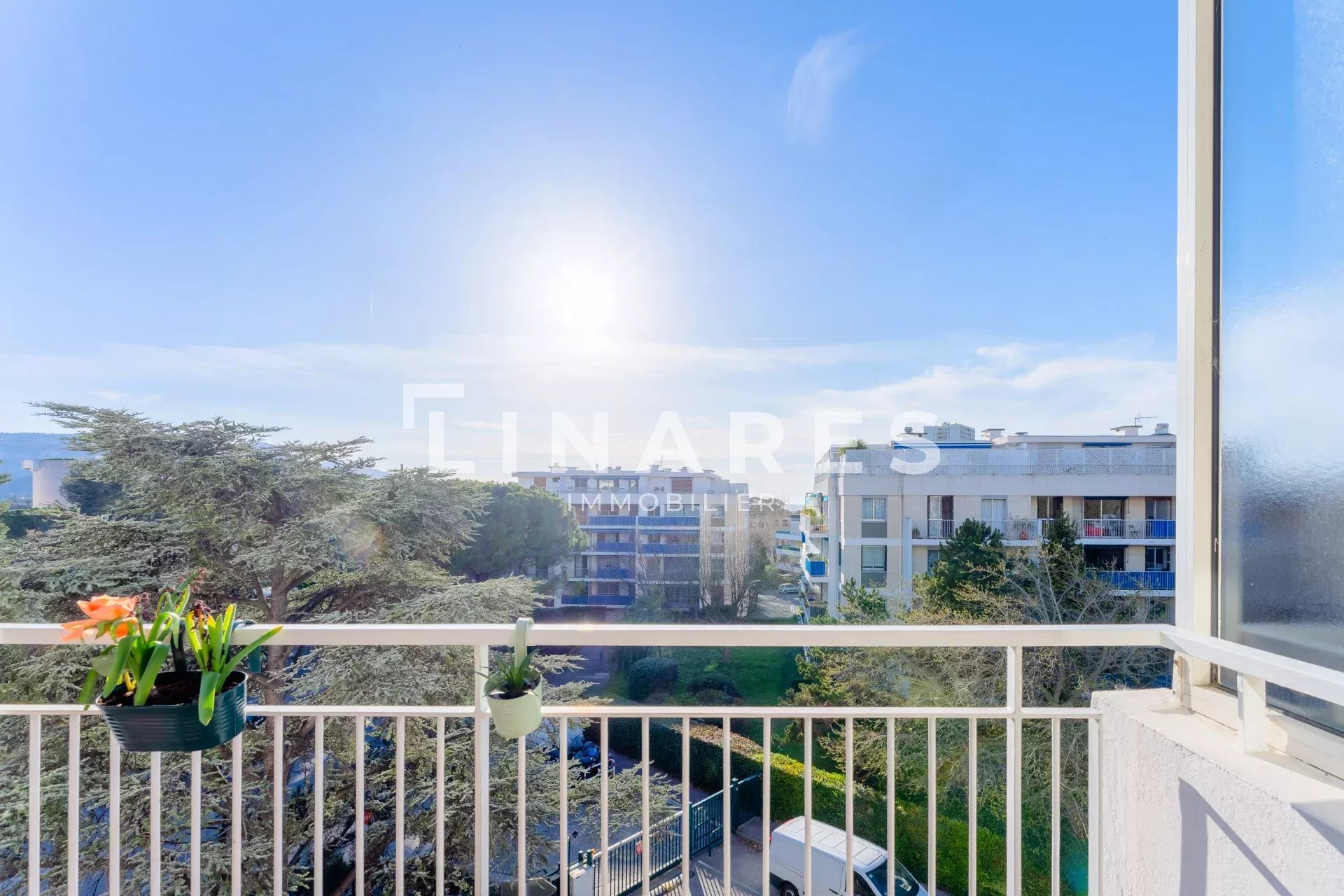 VIE PAISIBLE - Appartement T4 de 92 m2  + Terrasse - 13009