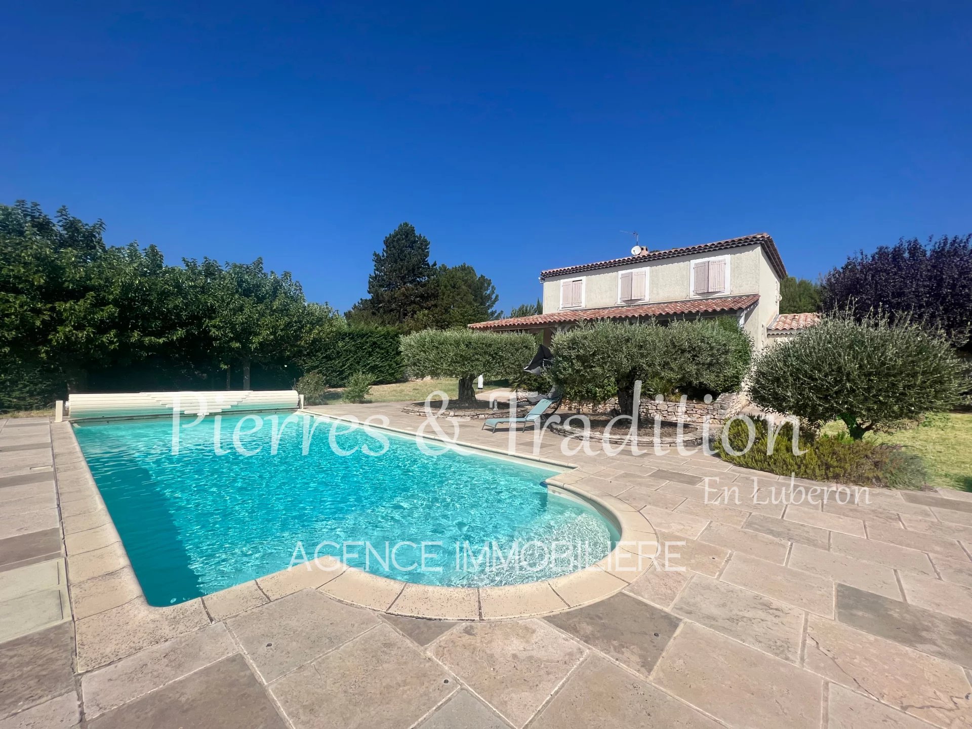 Reillanne, lovely house with garden and pool overlooking the Luberon