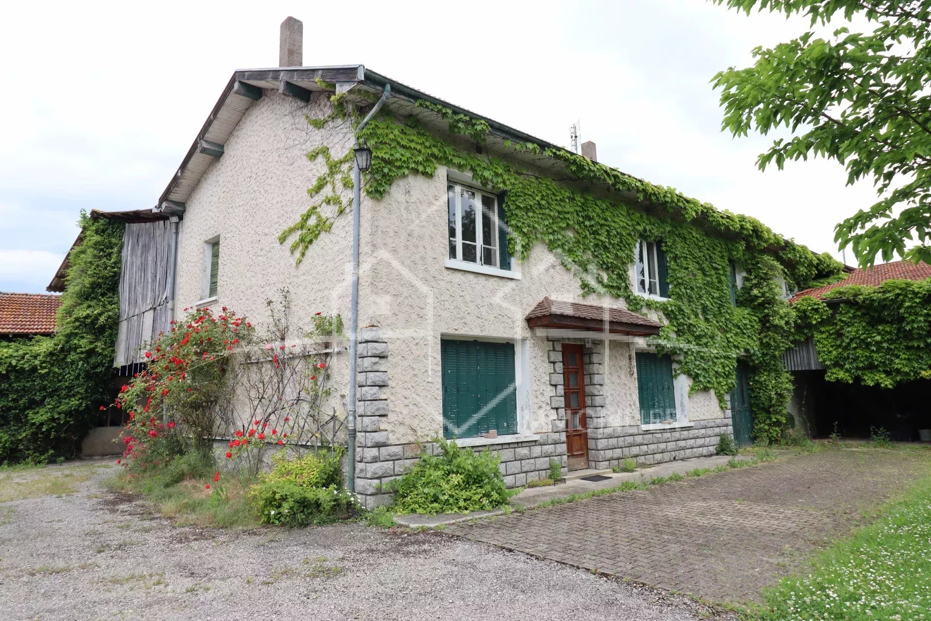 MAISON AVEC DEPENDANCES
