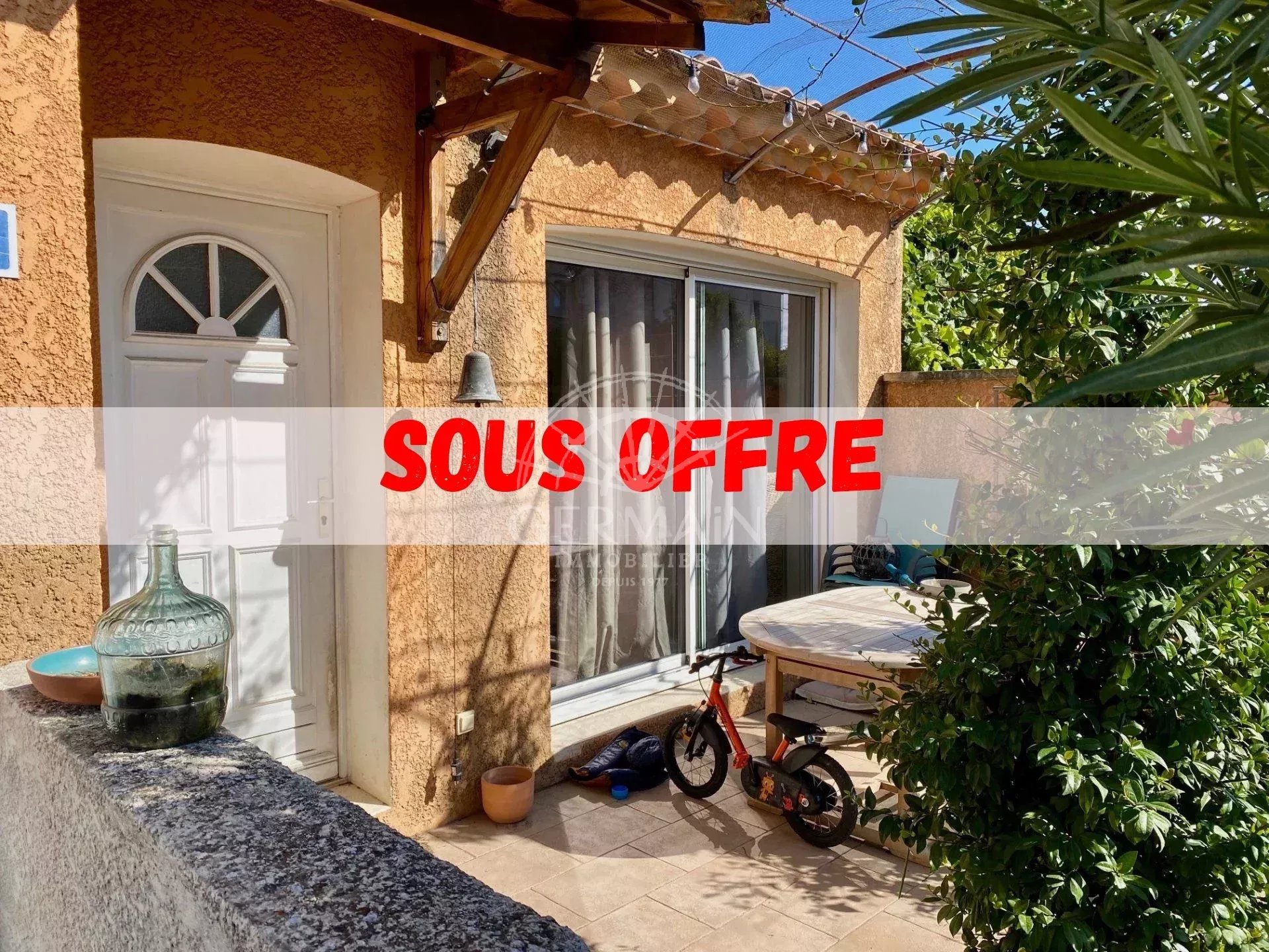 L'Isle sur la sorgue, à vendre maison de 78 m² avec garage et places de parking.