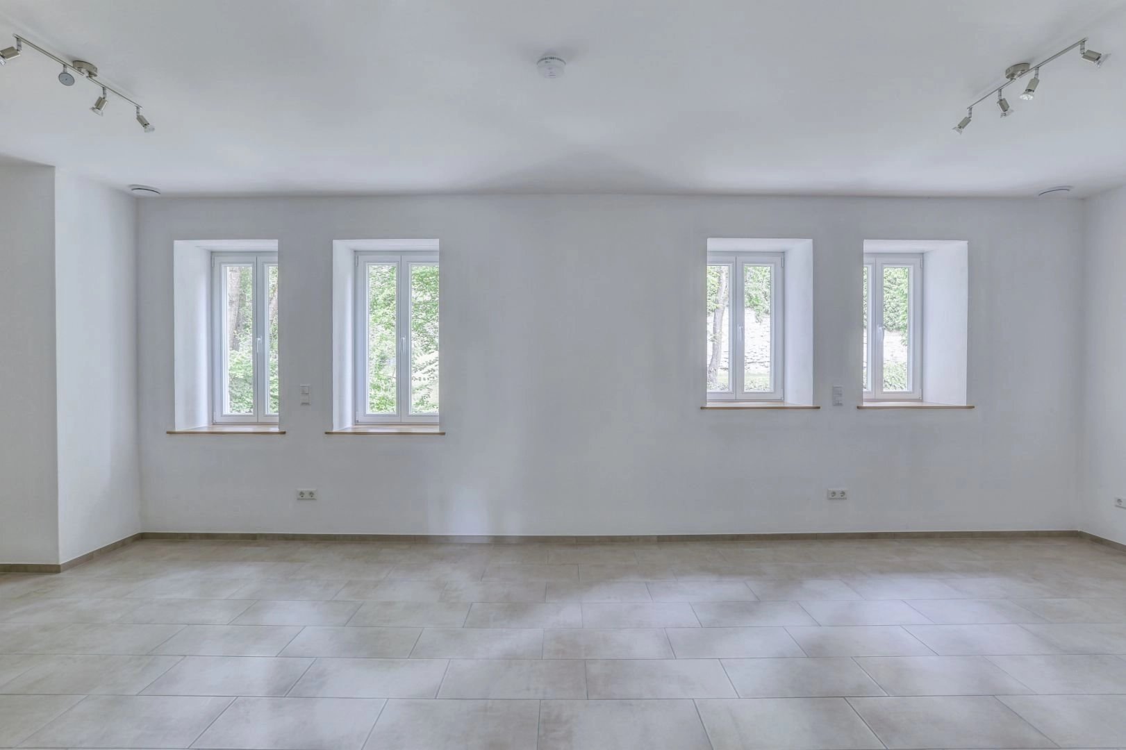 property-featured-image