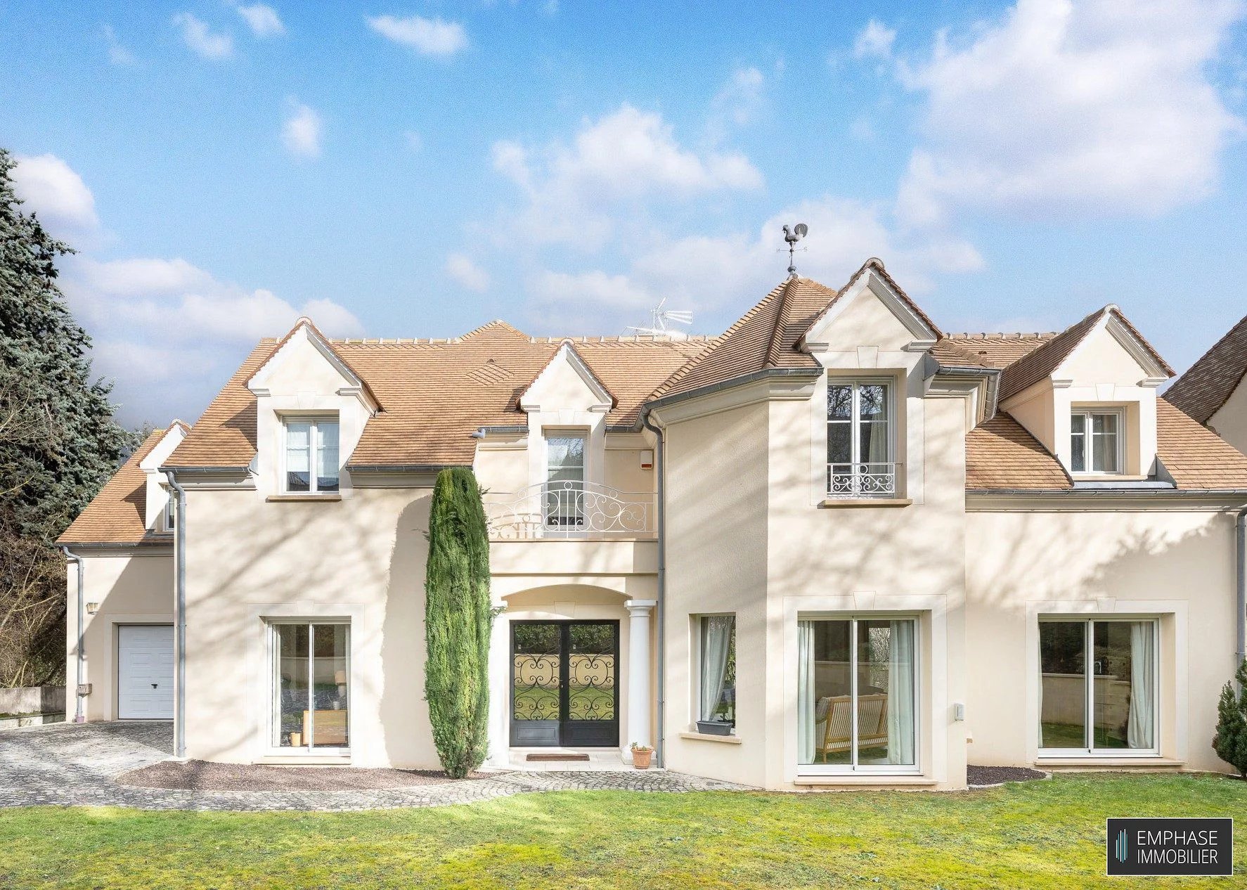 Maison familiale de 232 m²- 5 chambres- centre-ville de Villenn