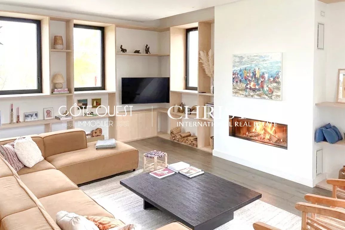 5 Bedroom Villa/Townhouse's Image 3