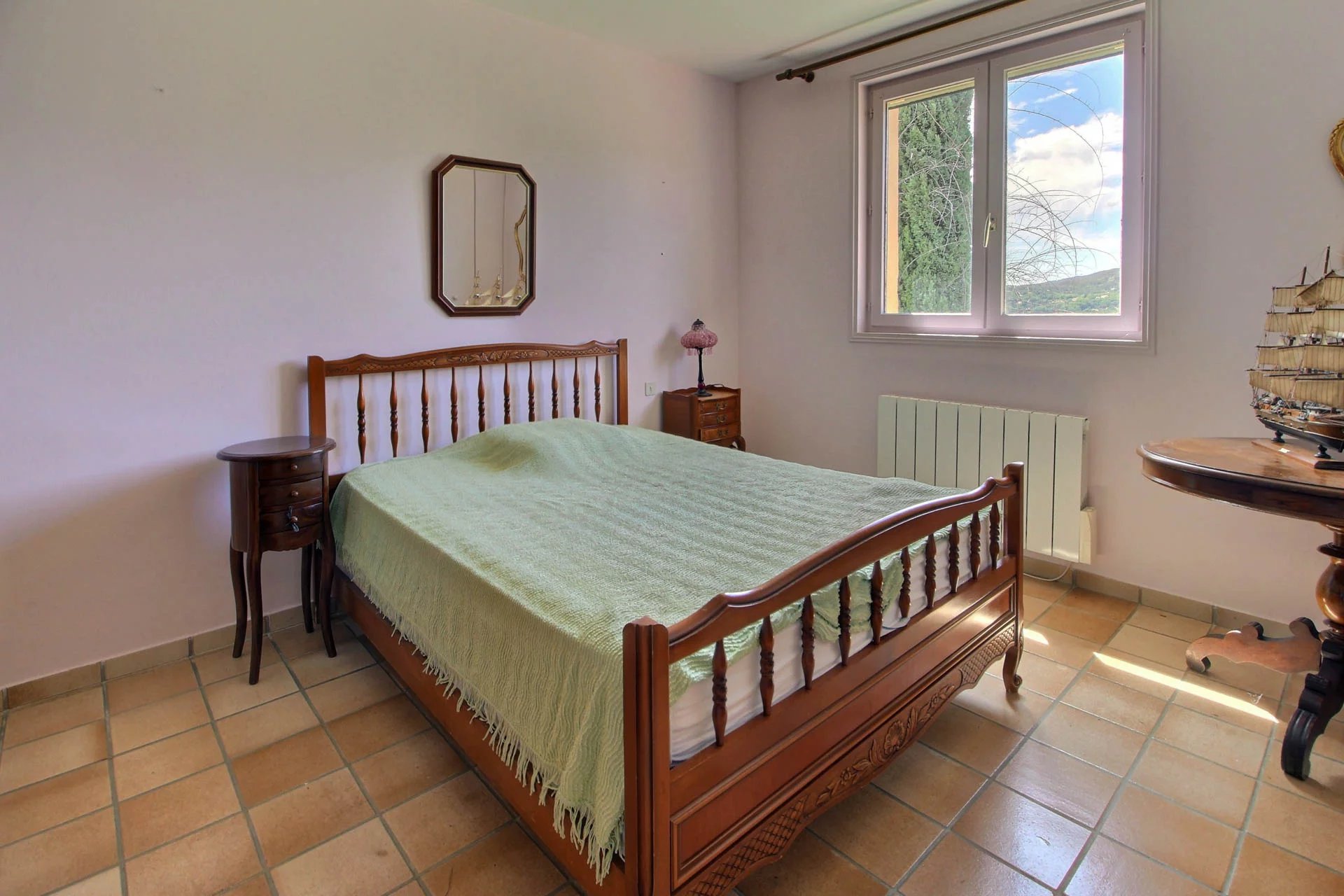 Charming 4 bedroom House with Stunning View walking distance Fayence