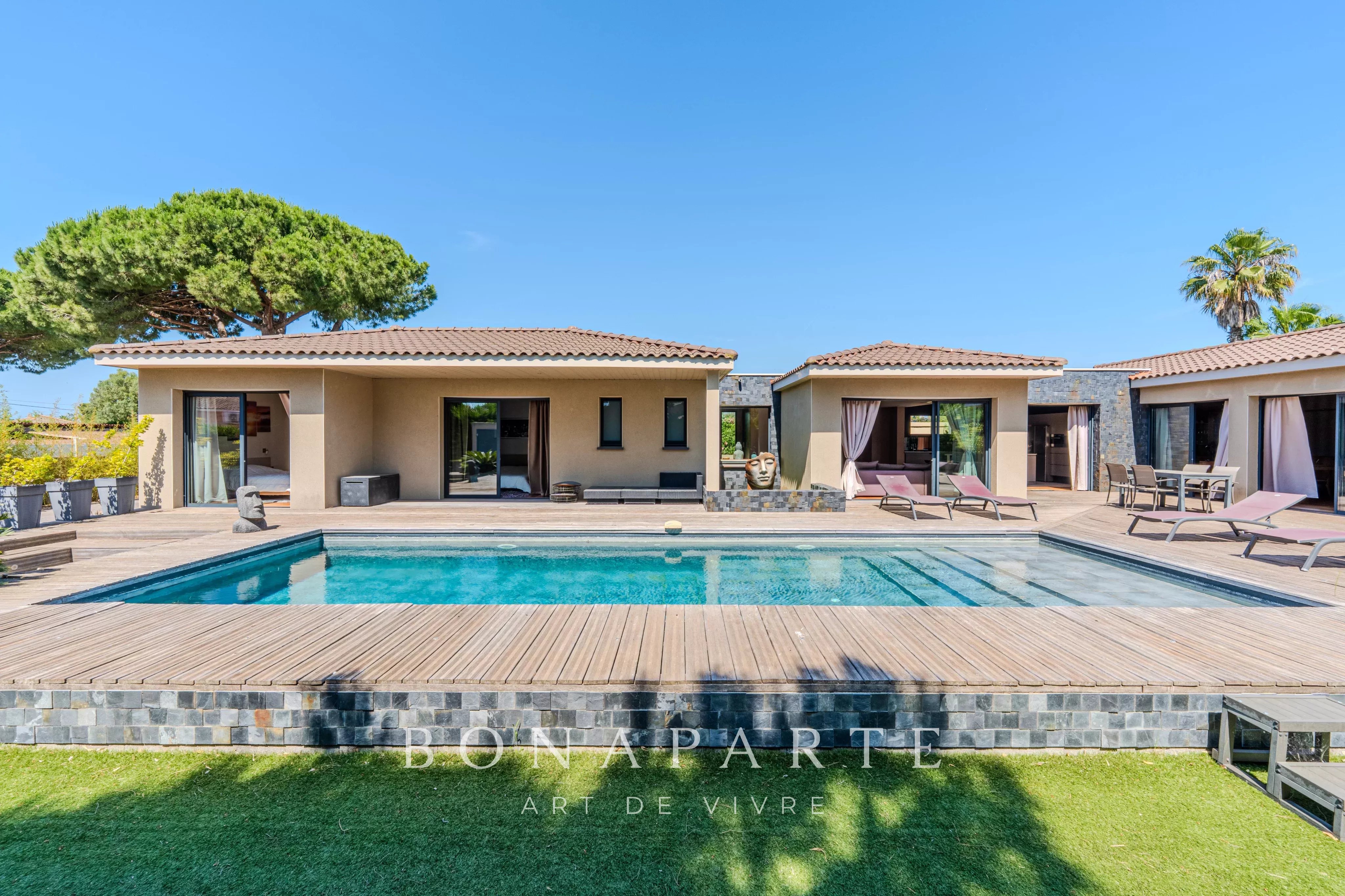LE GRAU D’AGDE – VILLA CONTEMPORAINE D’EXCEPTION À QUELQUES PAS DE LA MER