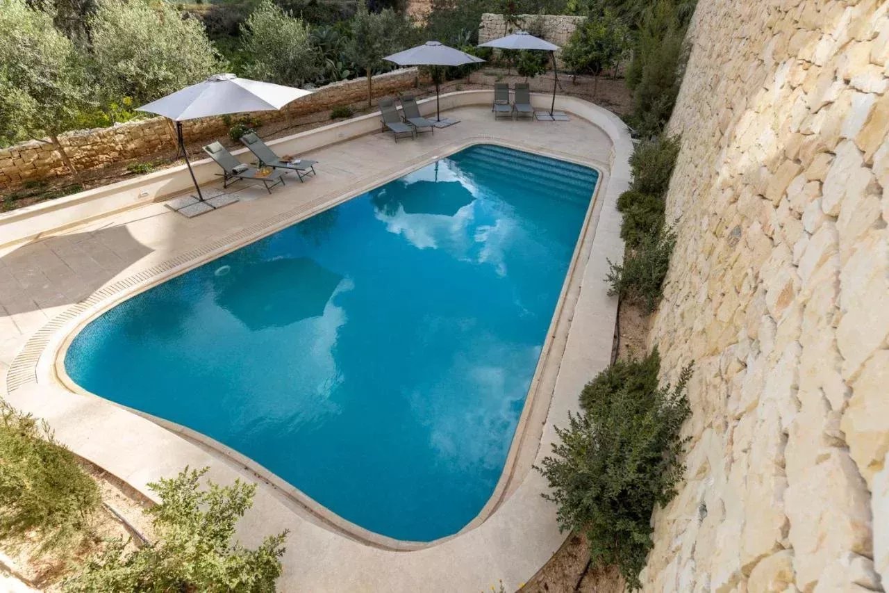 Luxurious Apartment in San Ġiljan with Pool Access