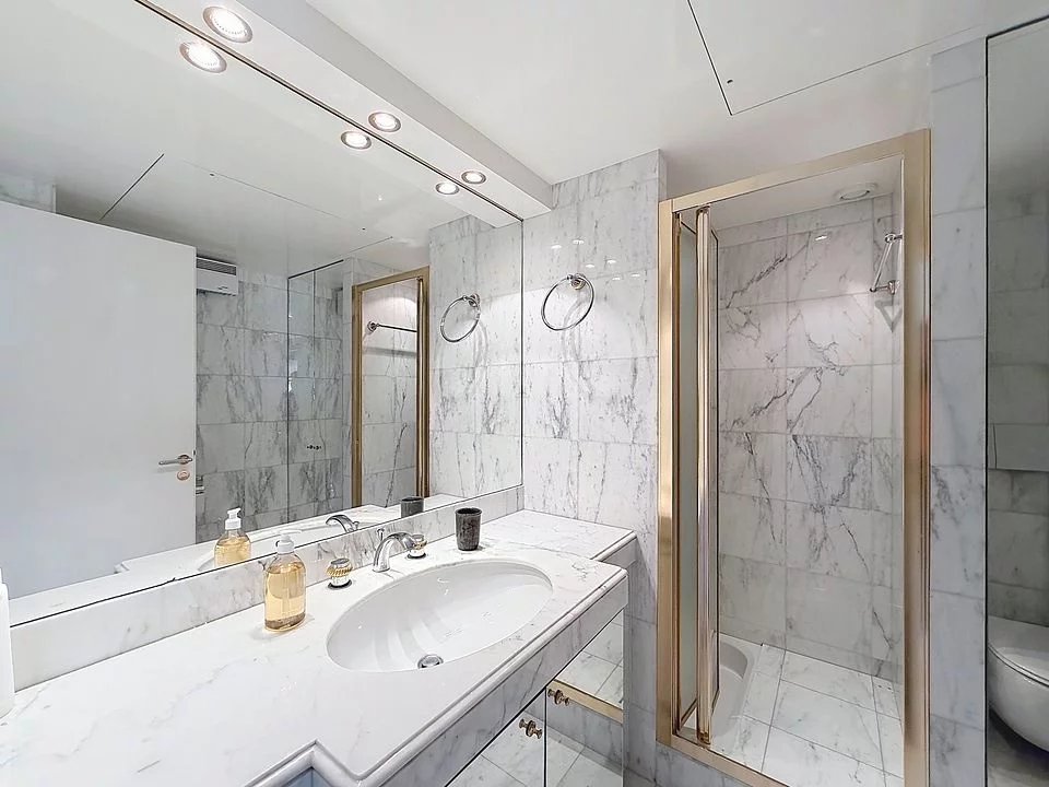  Image of Apartment - 4 Bedrooms for Sale in Alpes-Maritimes-Cannes-France, Image 11