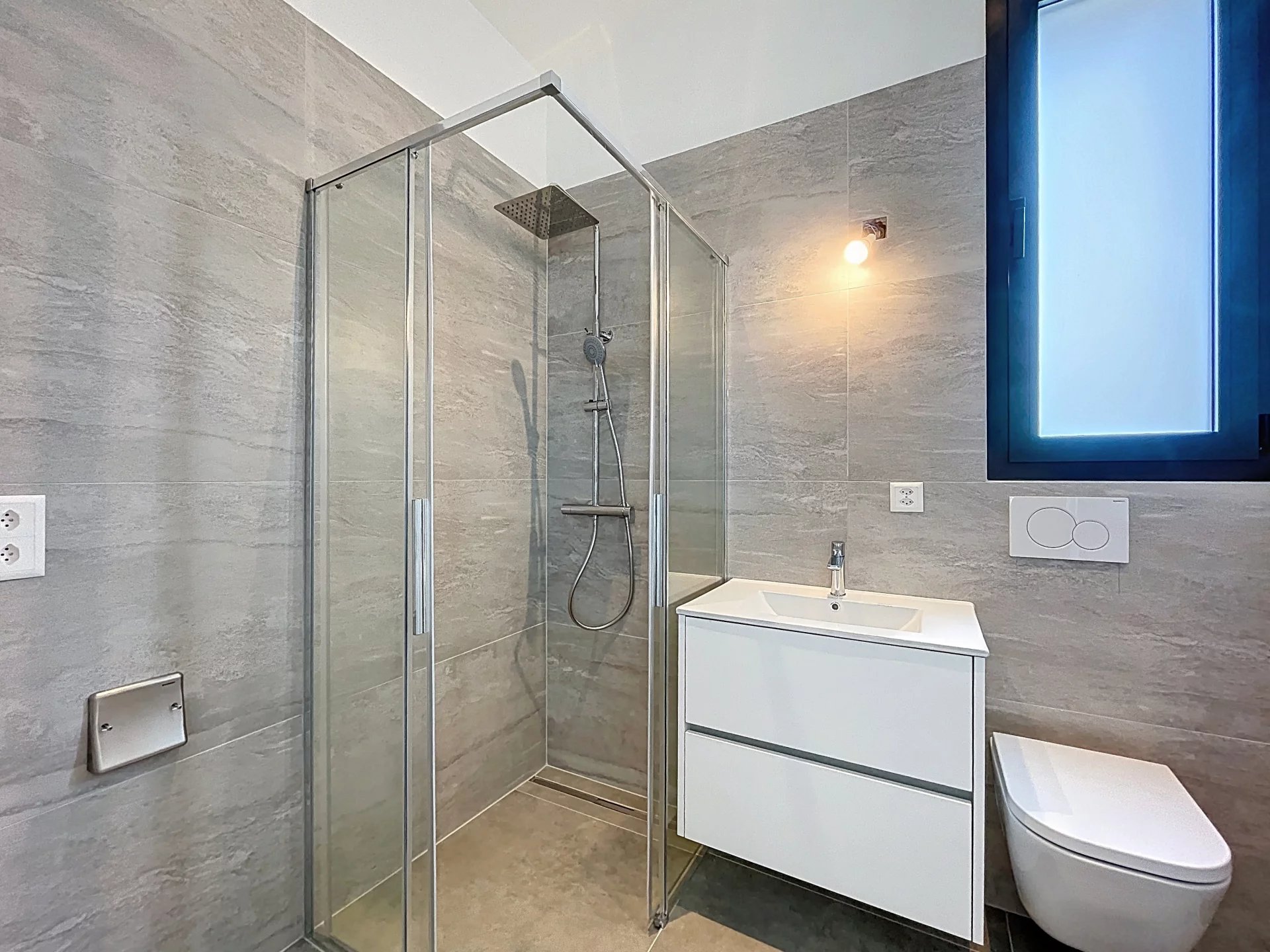 Maison neuve contemporaine – prête à emménager !