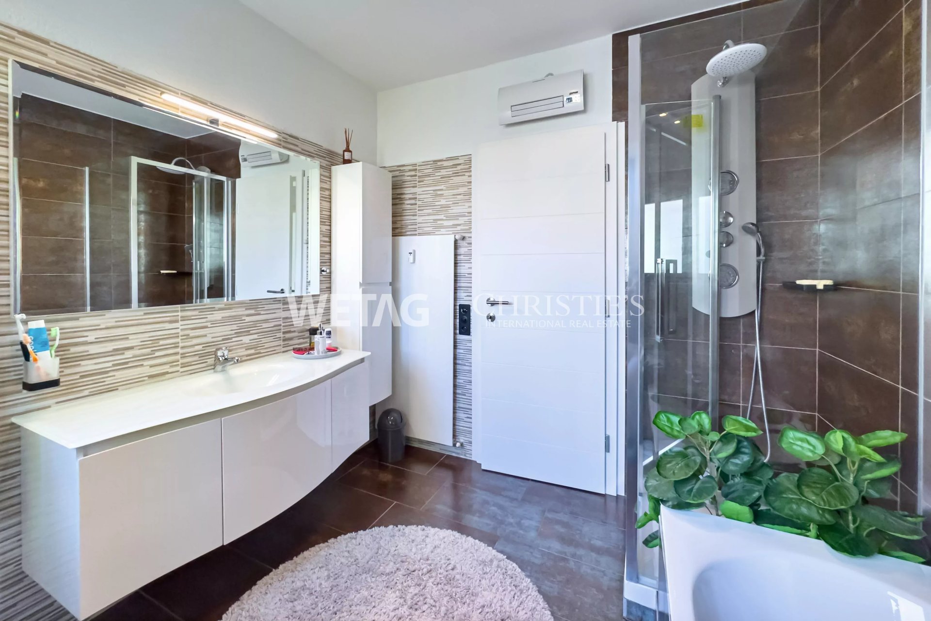 3 Bedroom Apartment/Flat's Image 4