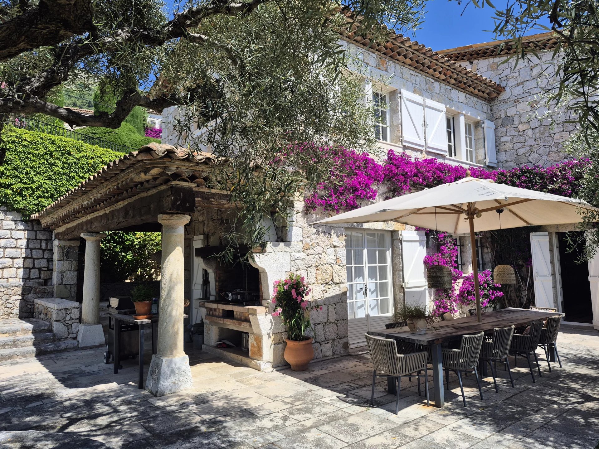  Image of Villa - 6 Bedrooms for Sale in Alpes-Maritimes-Vence-France, Image 16
