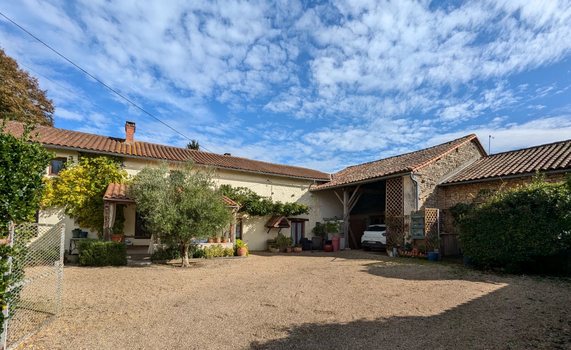 Spacious Charentaise 3/4 Bedroom Style Property and 1 Bedroom Annex and Outbuildings