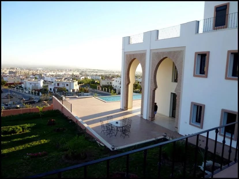 SOMPTUEUX PALAIS sur les hauteurs d' AGADIR .