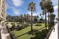 Luxury 2-Bedroom Apartment for Sale on Cannes Croisette | Sea View — photo 3 of 7