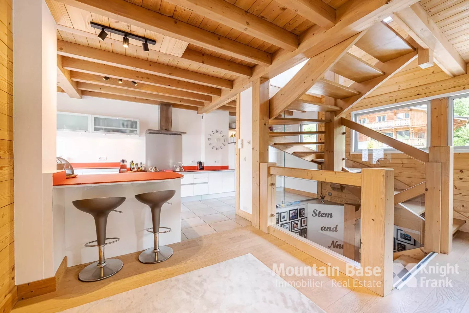 Photo of Stylish 5 bedroom chalet in central Morzine