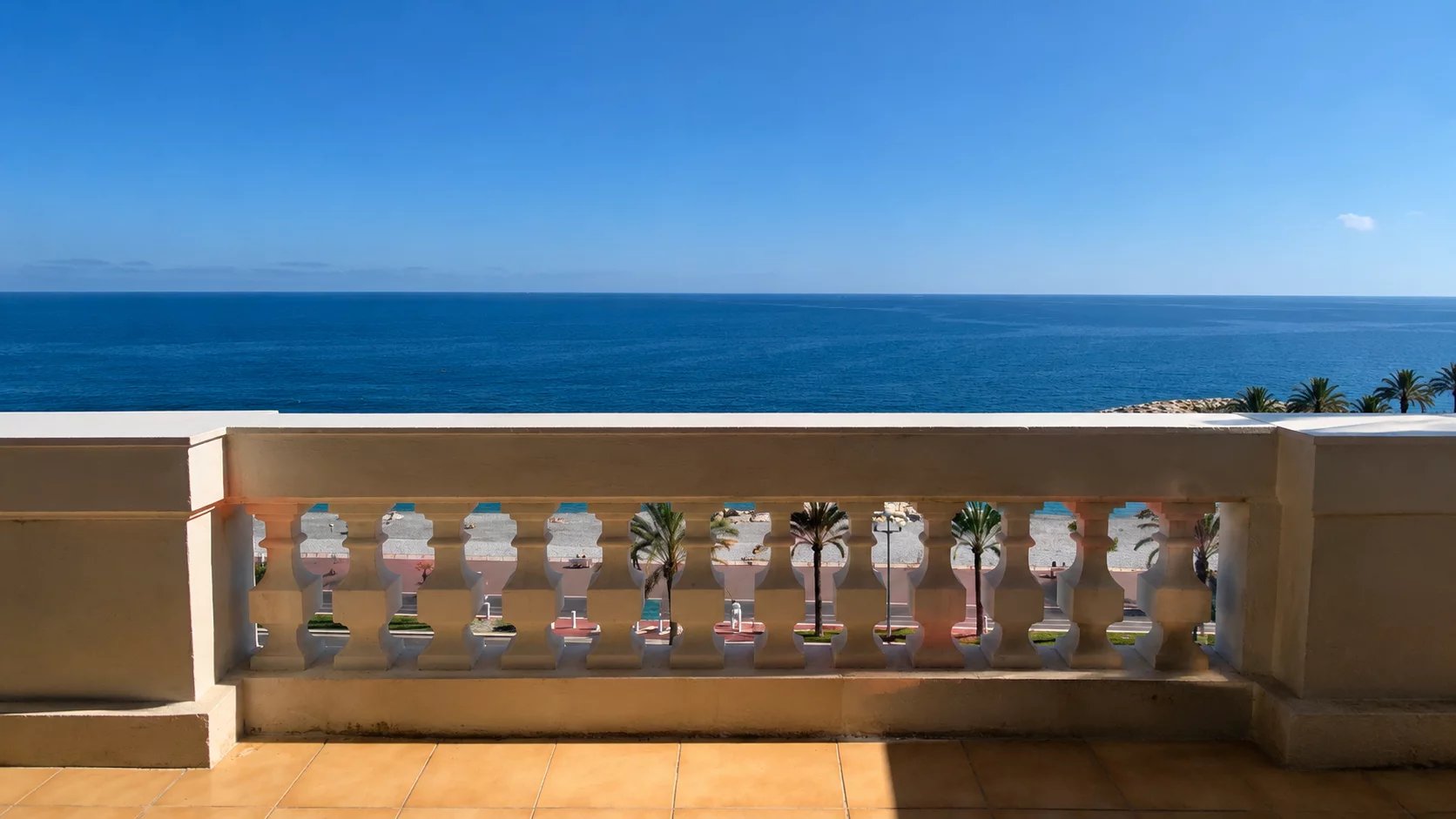 EXCLUSIVITÉ – PROMENADE DES ANGLAIS Dernier étage - Vue mer , Terrasse d'environ 10 m²
