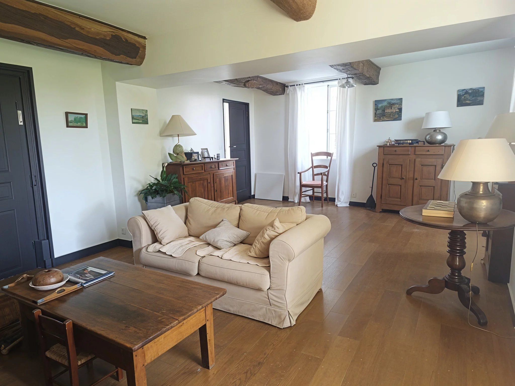 MAISON FAMILIALE DE CARACTÈRE AVEC PISCINE ET DE NOMBREUSES DÉPENDANCES — photo 10