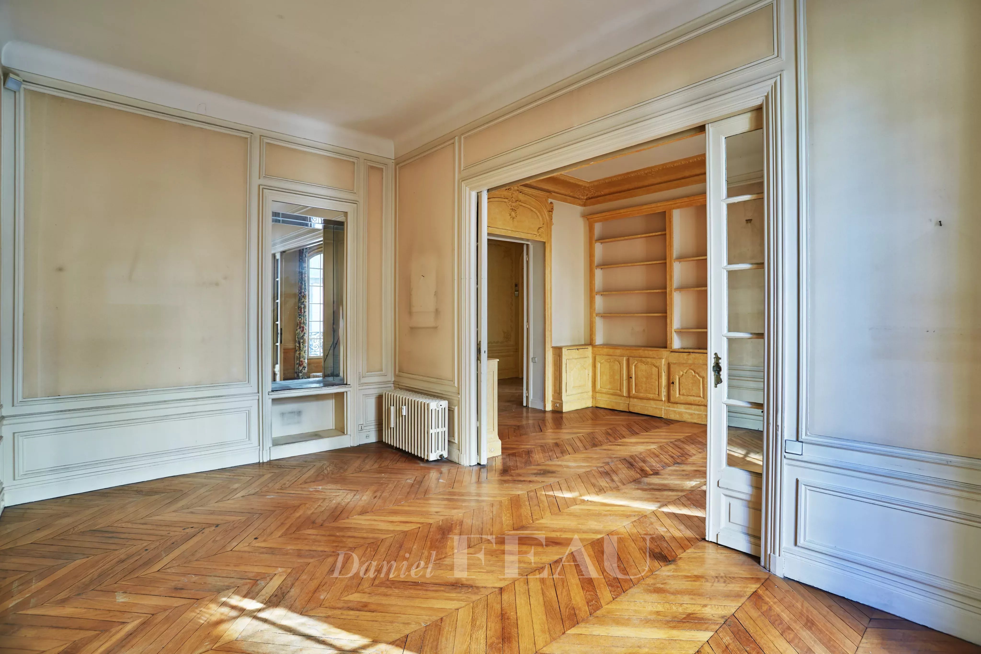 Sale Apartment Paris 8th