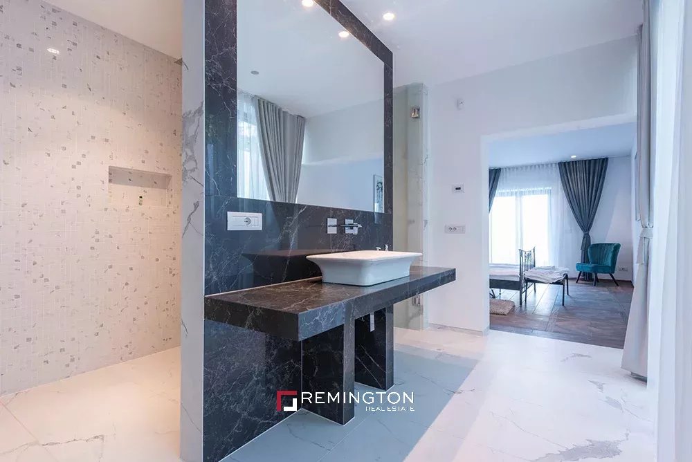 5 Bedroom Villa/Townhouse's Image 31